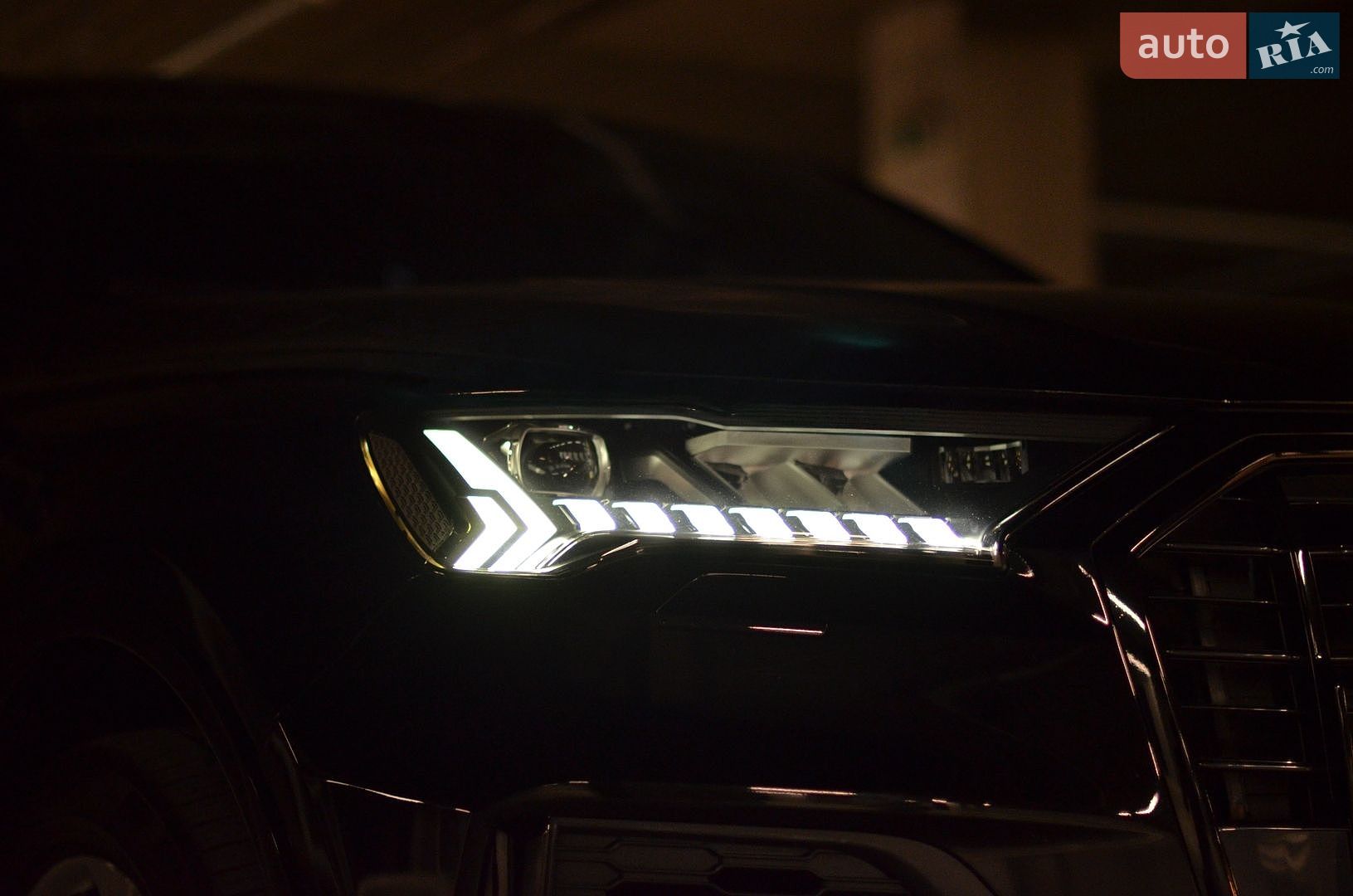 Audi Q7 2019 VIN WA1LXAF70LD002972 фото оголошення 17 з 34