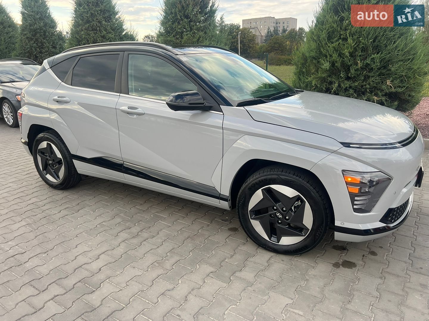 Hyundai Kona 2023 VIN KM8HE3A6XRU007287 фото оголошення 2 з 34