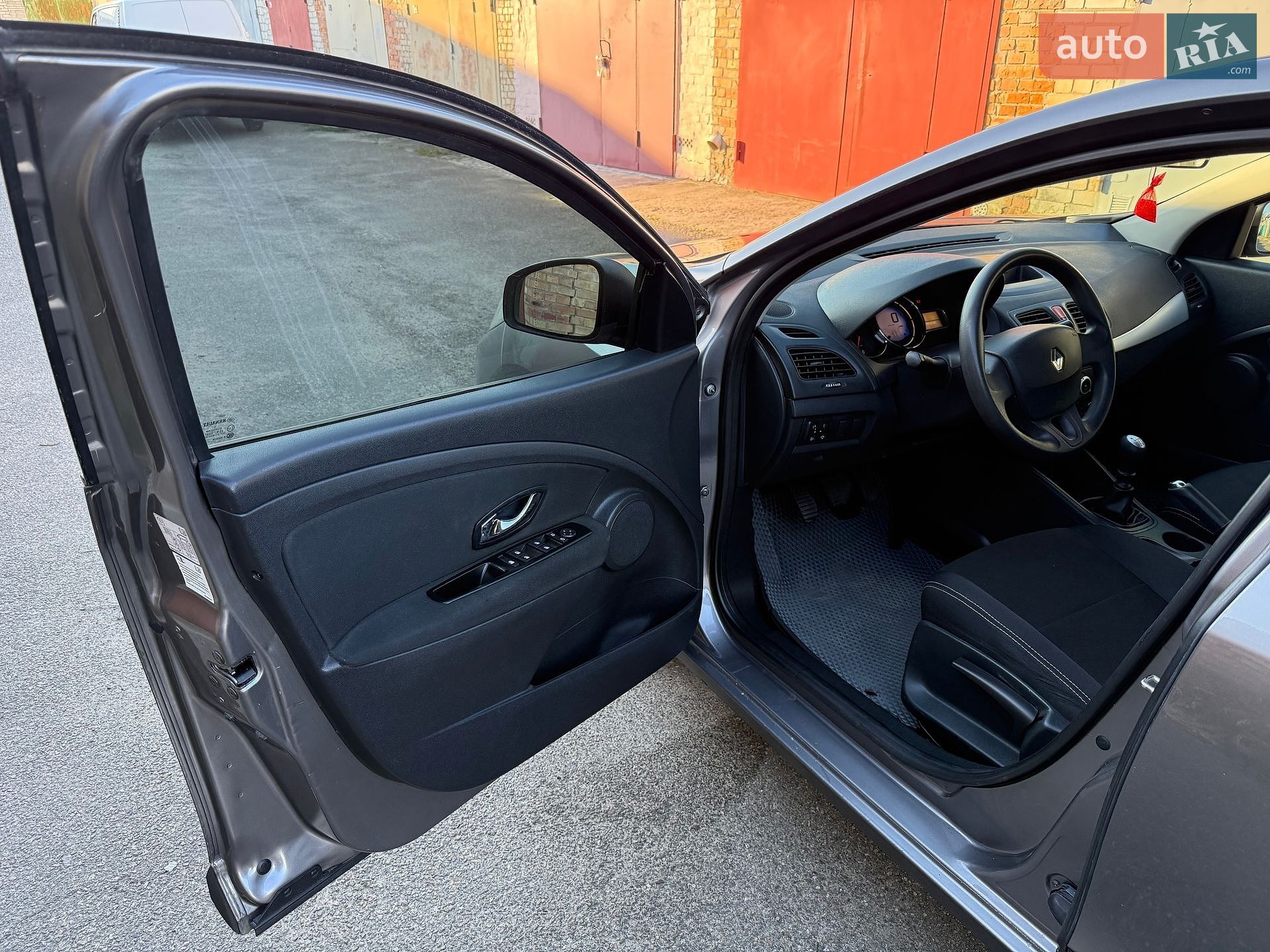 Renault Fluence 2016 VIN VF1LZLF0654880703 фото оголошення 17 з 36