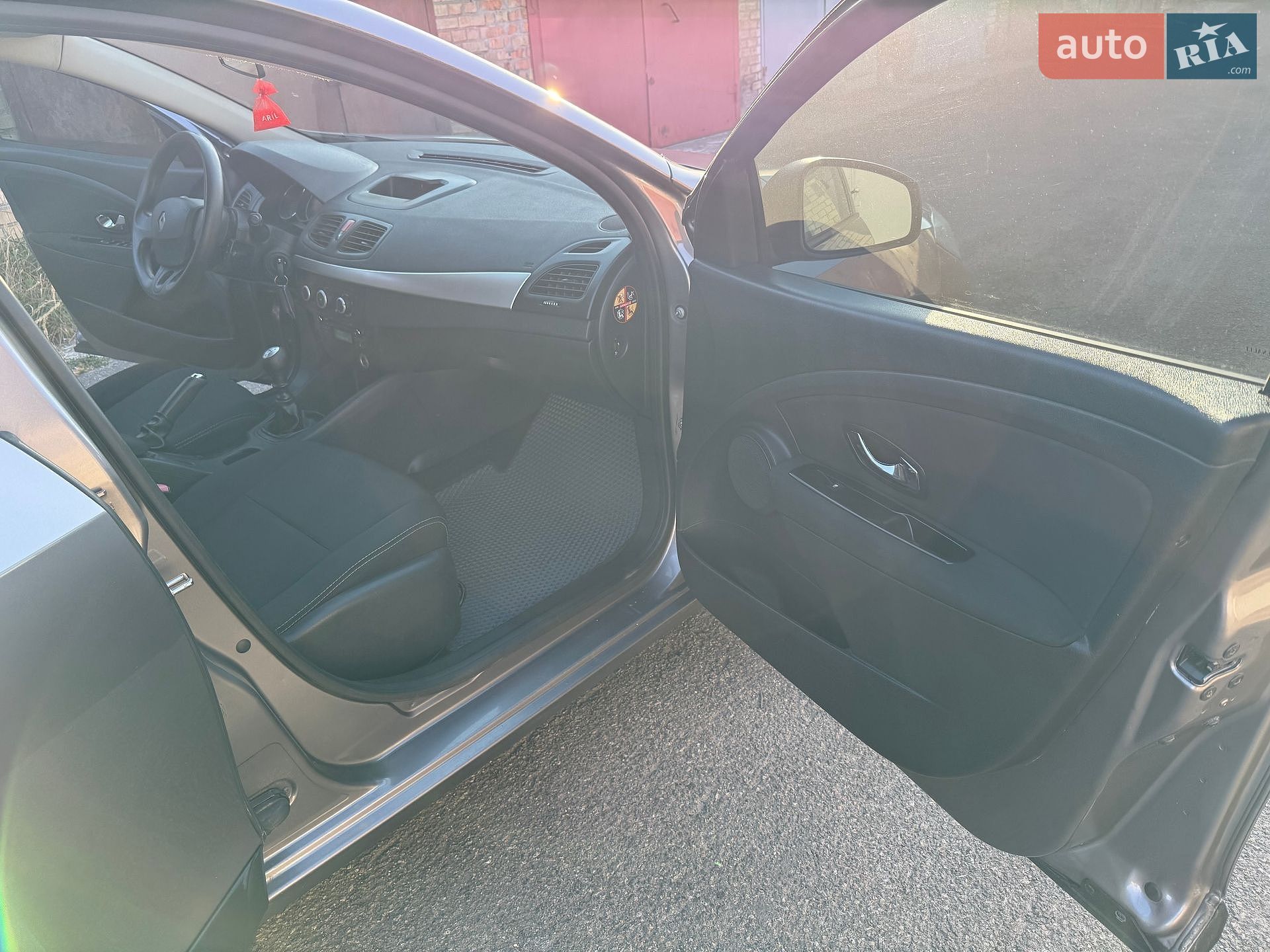 Renault Fluence 2016 VIN VF1LZLF0654880703 фото оголошення 27 з 36
