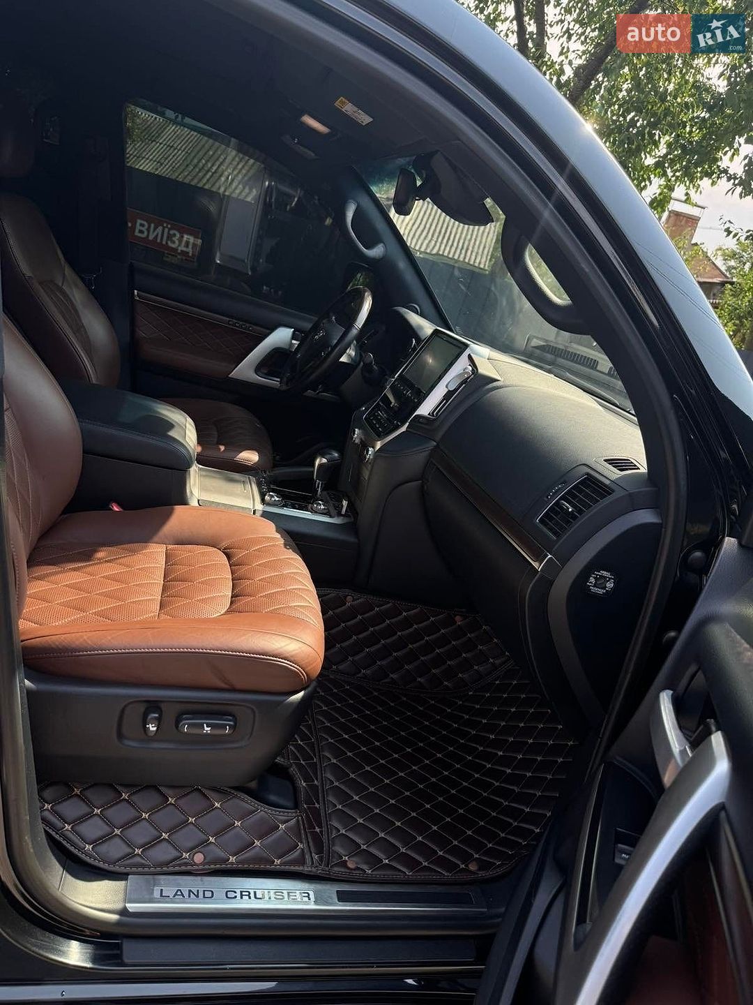 Toyota Land Cruiser 2018 VIN JTMCV02J204257335 фото оголошення 5 з 10