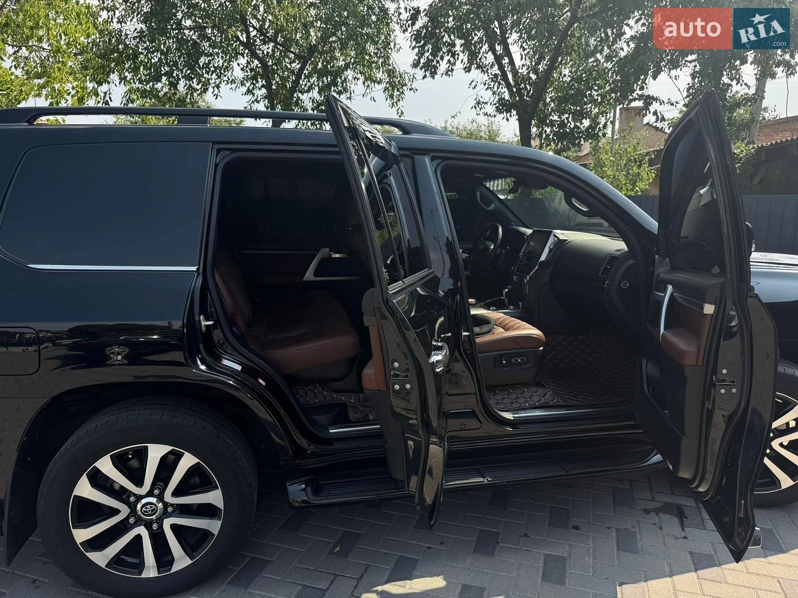 Toyota Land Cruiser 2018 VIN JTMCV02J204257335 фото оголошення 7 з 10