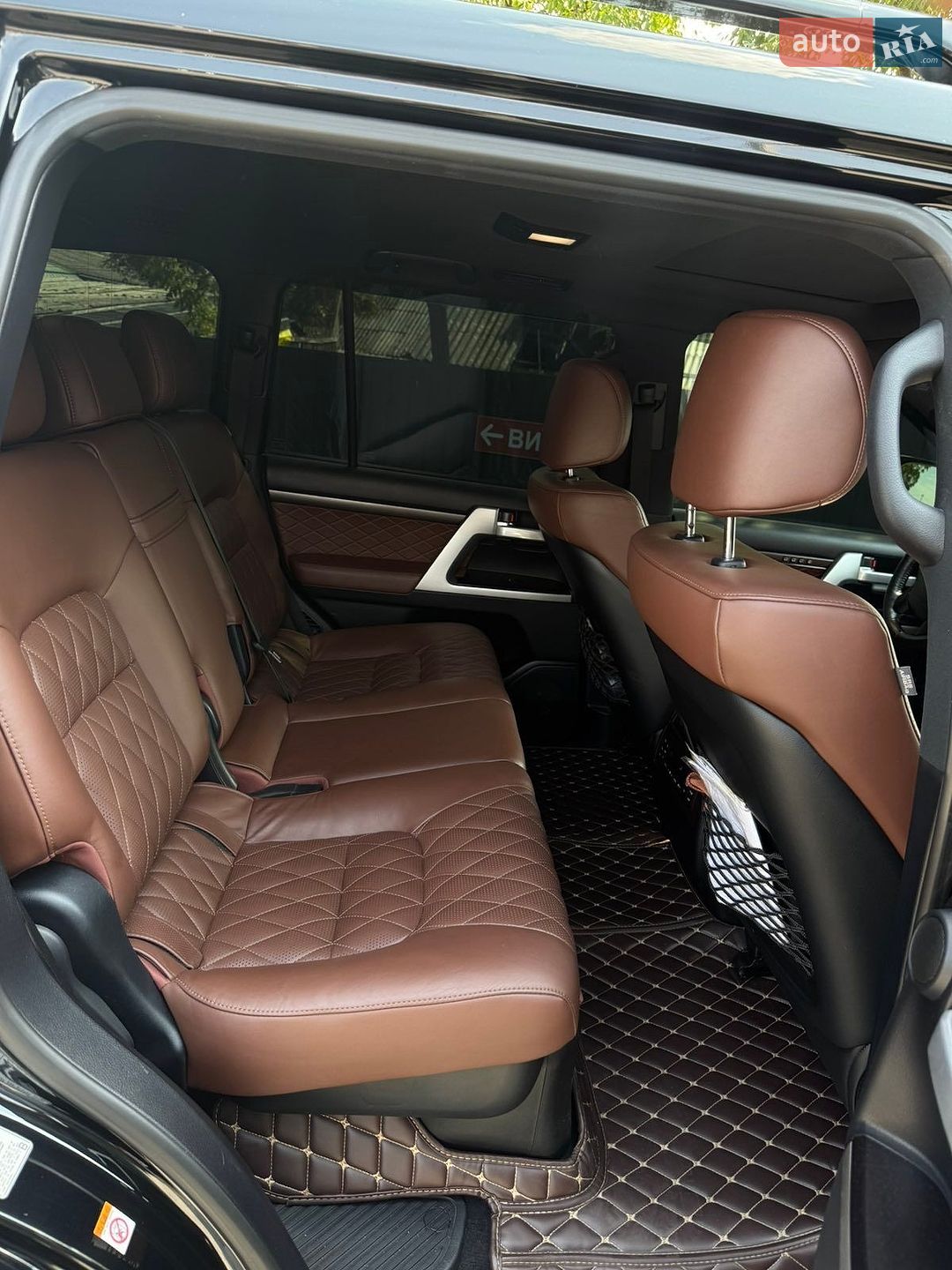 Toyota Land Cruiser 2018 VIN JTMCV02J204257335 фото оголошення 8 з 10