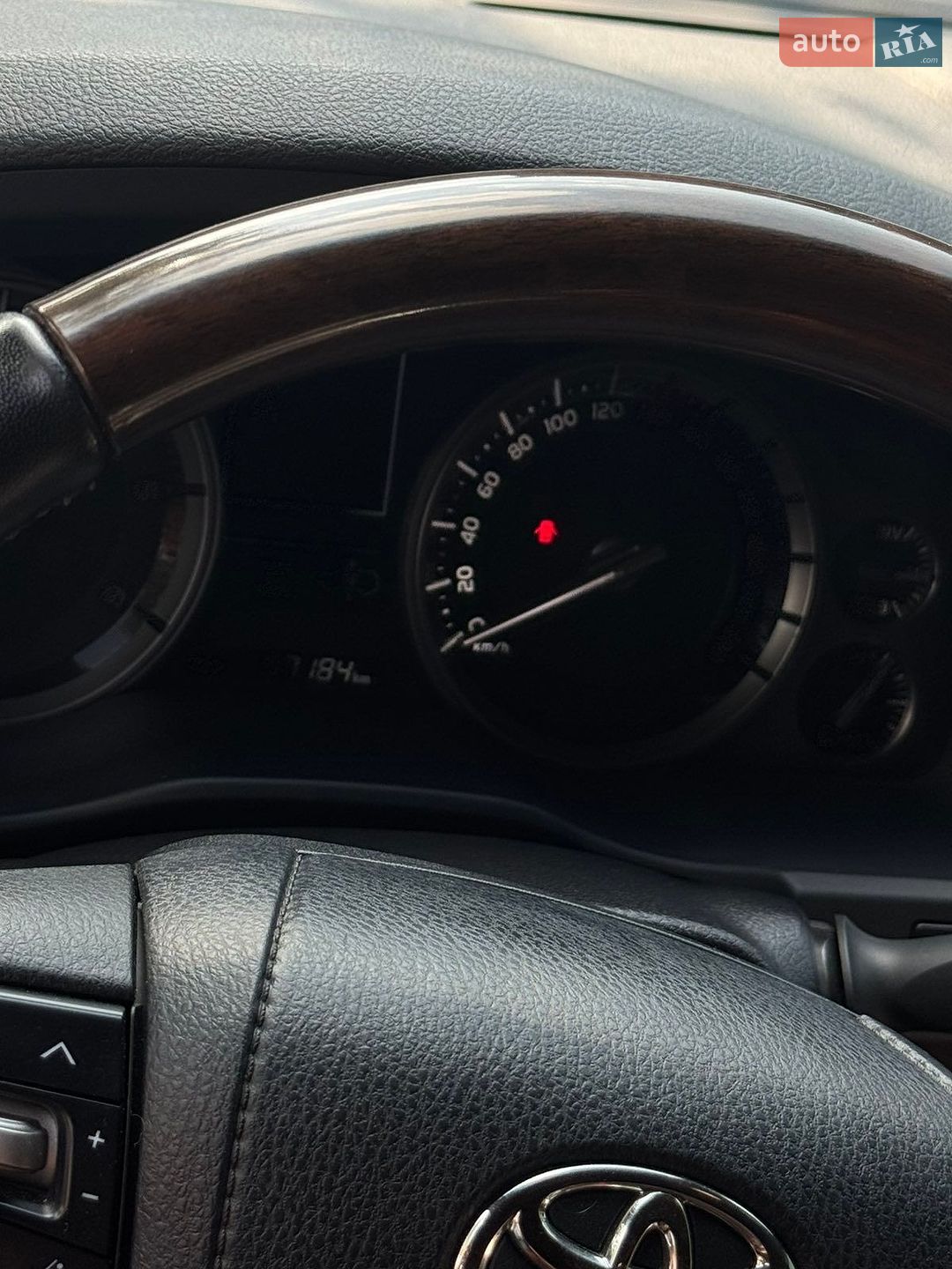 Toyota Land Cruiser 2018 VIN JTMCV02J204257335 фото оголошення 6 з 10