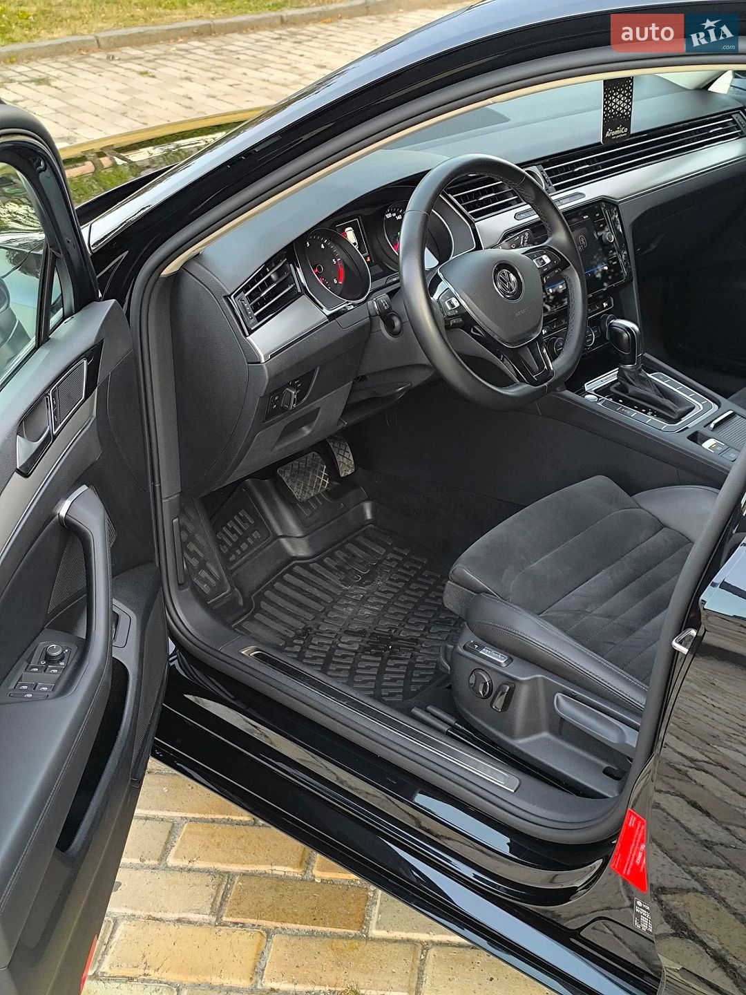 Volkswagen Passat 2019 VIN WVWZZZ3CZKE133630 фото оголошення 8 з 21