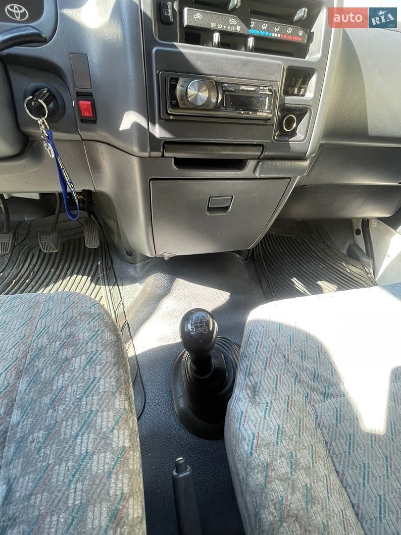 Toyota Hiace 2001 VIN JT121JK1100002262 фото оголошення 14 з 17