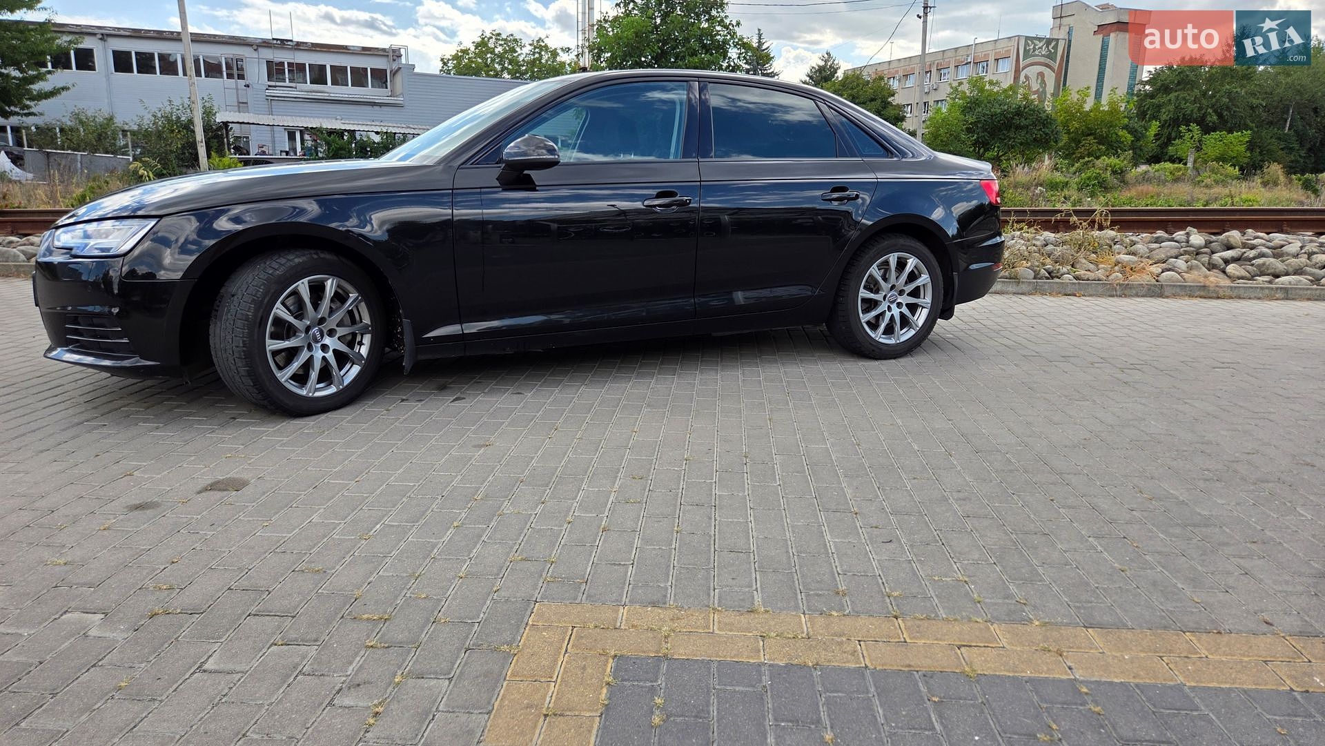 Audi A4 2017 VIN WAUZZZF48JA032098 фото оголошення 3 з 13