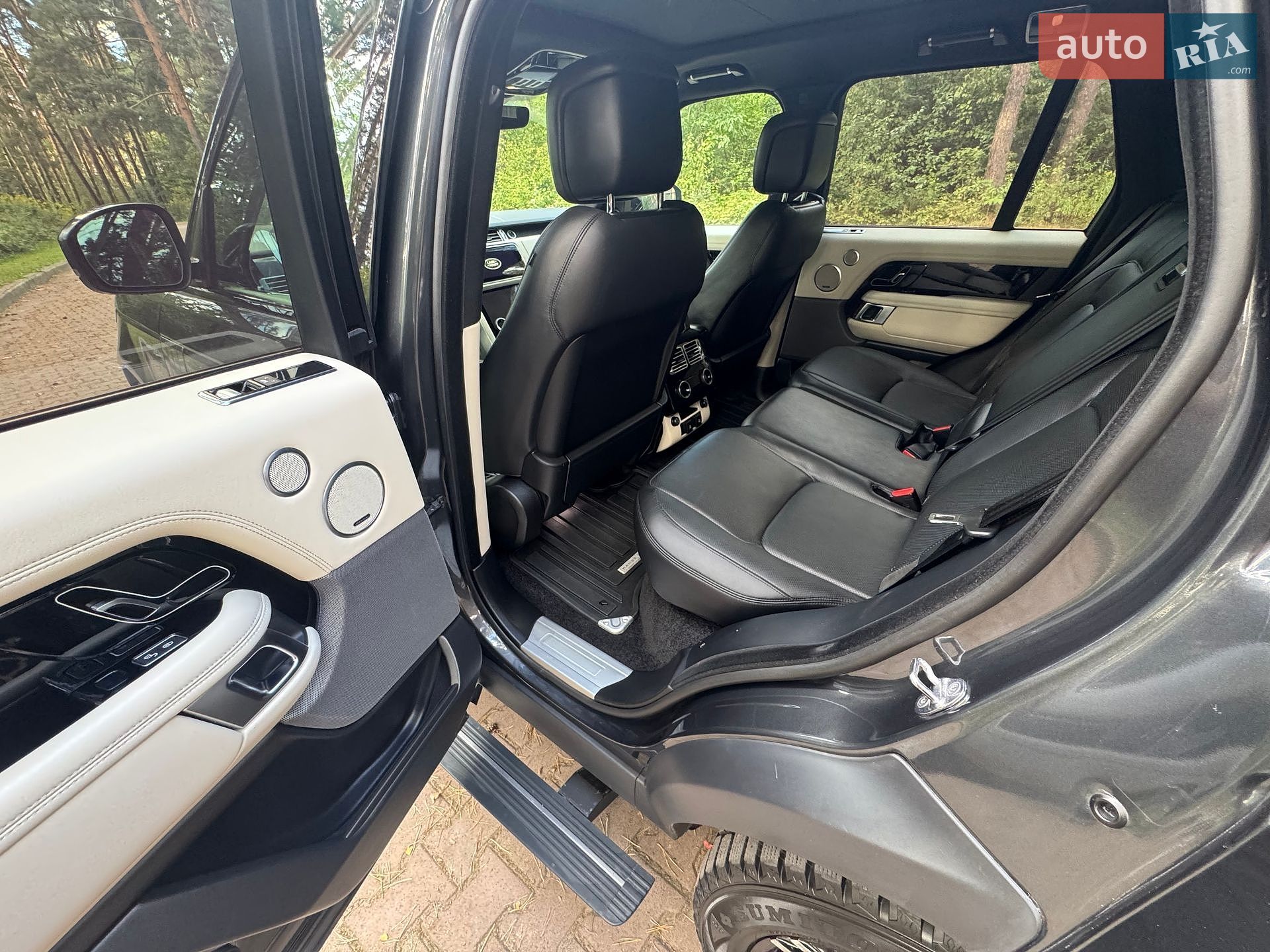 Land Rover Range Rover 2019 VIN SALGS2SV0KA525708 фото оголошення 19 з 31