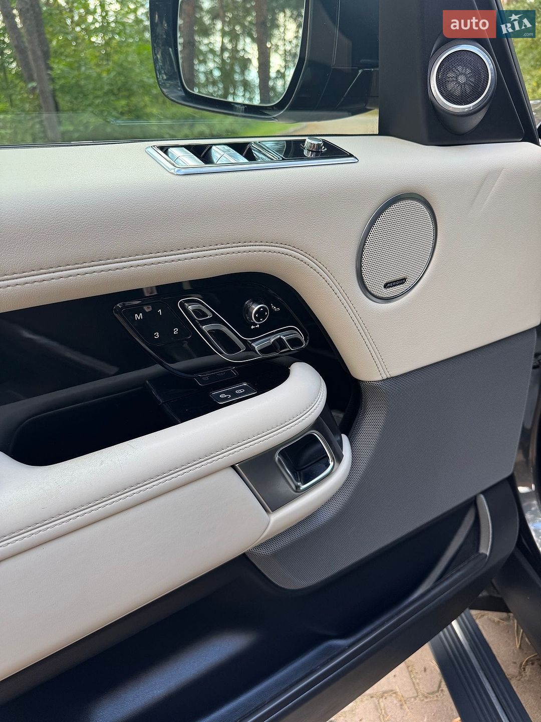 Land Rover Range Rover 2019 VIN SALGS2SV0KA525708 фото оголошення 20 з 31