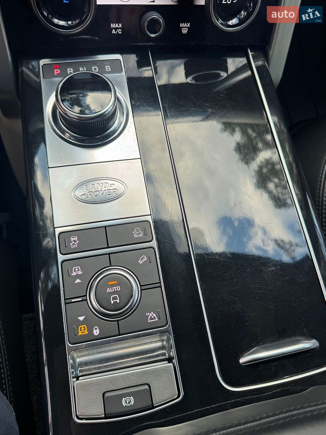 Land Rover Range Rover 2019 VIN SALGS2SV0KA525708 фото оголошення 25 з 31