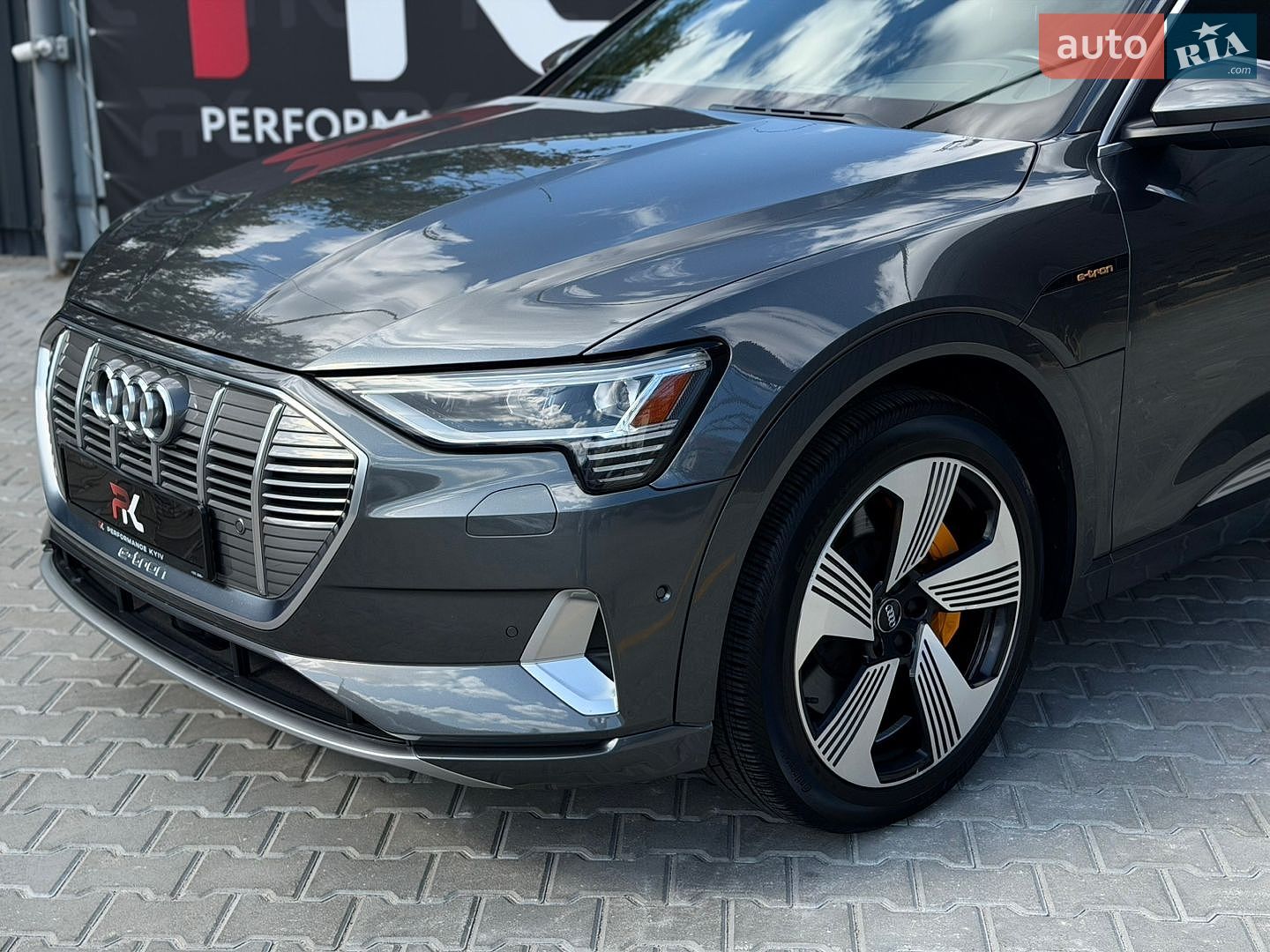 Audi e-tron 2019 VIN WA1VAAGE1KB005834 фото оголошення 2 з 42