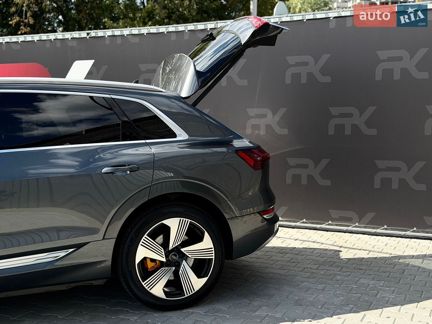 Audi e-tron 2019 VIN WA1VAAGE1KB005834 фото оголошення 10 з 42