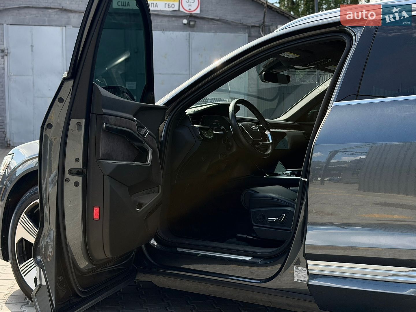 Audi e-tron 2019 VIN WA1VAAGE1KB005834 фото оголошення 14 з 42