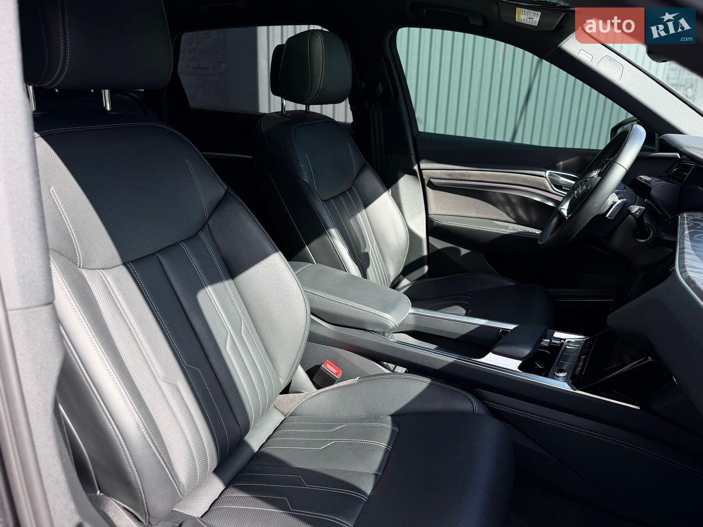 Audi e-tron 2019 VIN WA1VAAGE1KB005834 фото оголошення 20 з 42