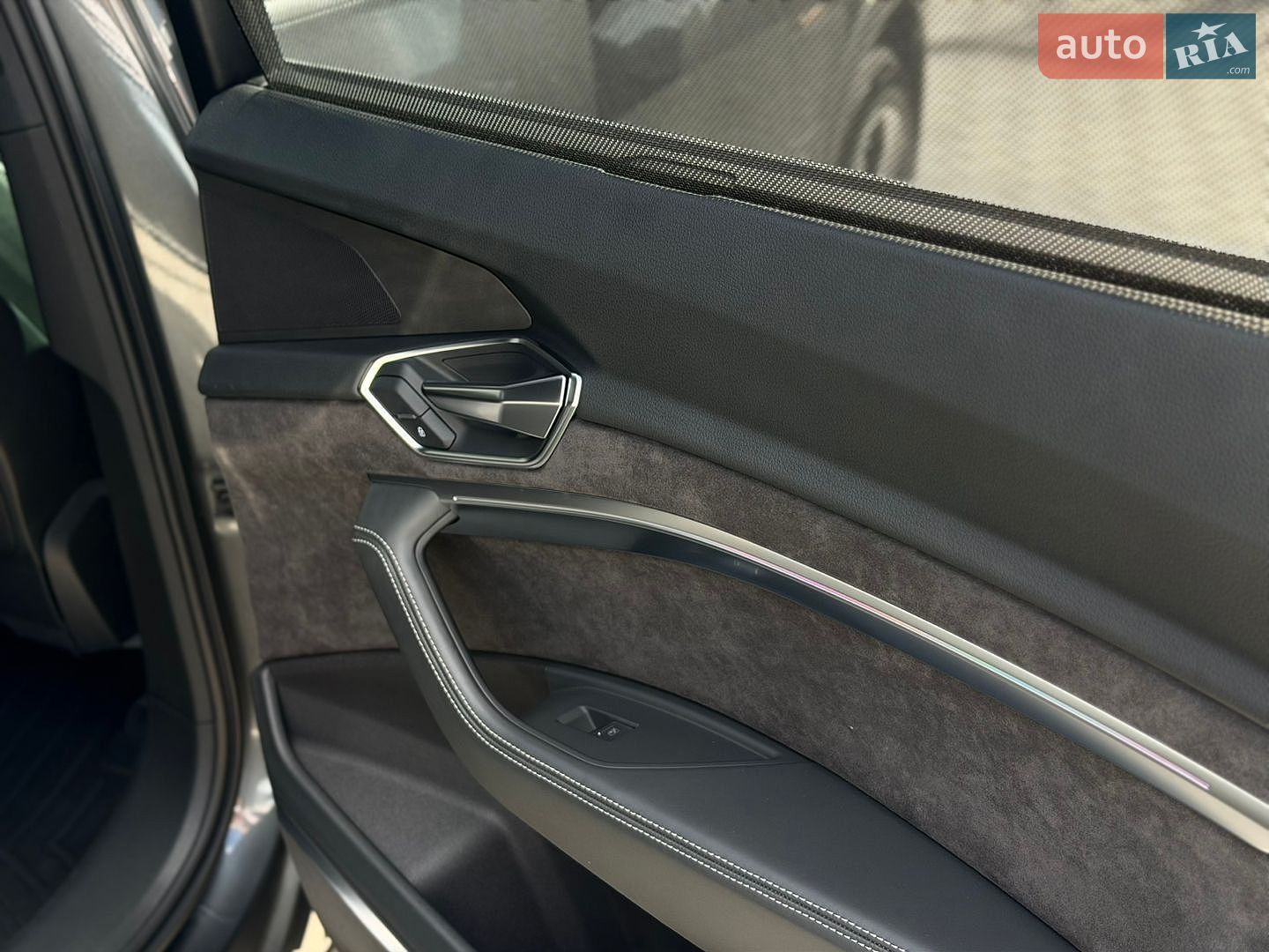 Audi e-tron 2019 VIN WA1VAAGE1KB005834 фото оголошення 21 з 42