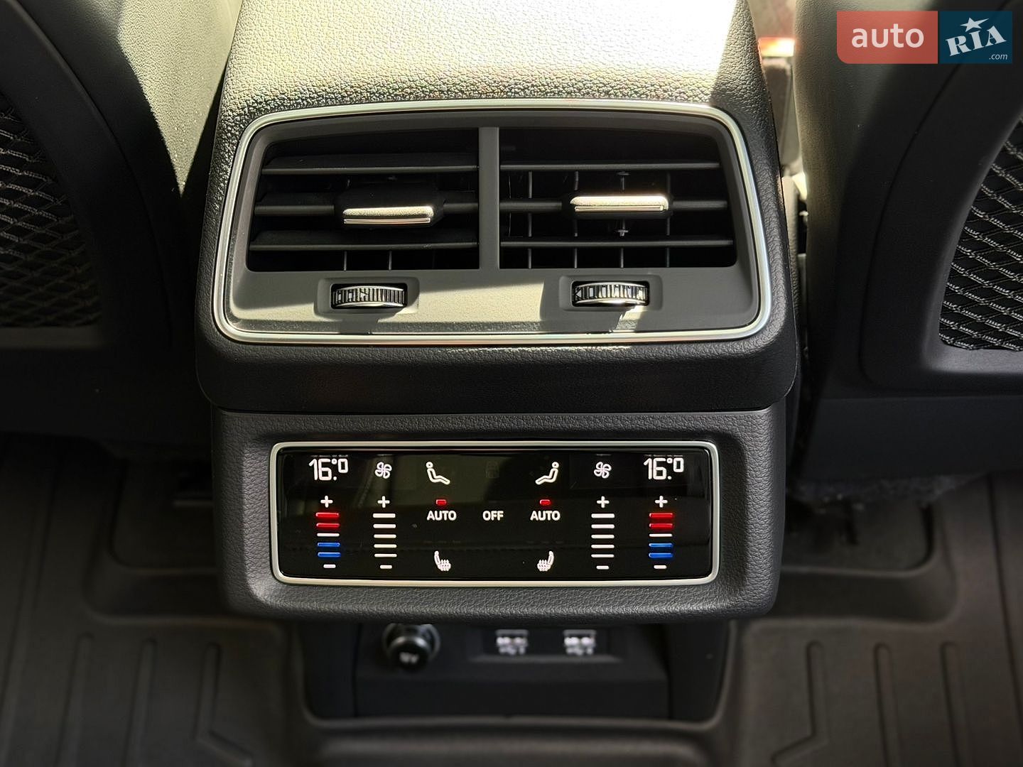 Audi e-tron 2019 VIN WA1VAAGE1KB005834 фото оголошення 24 з 42
