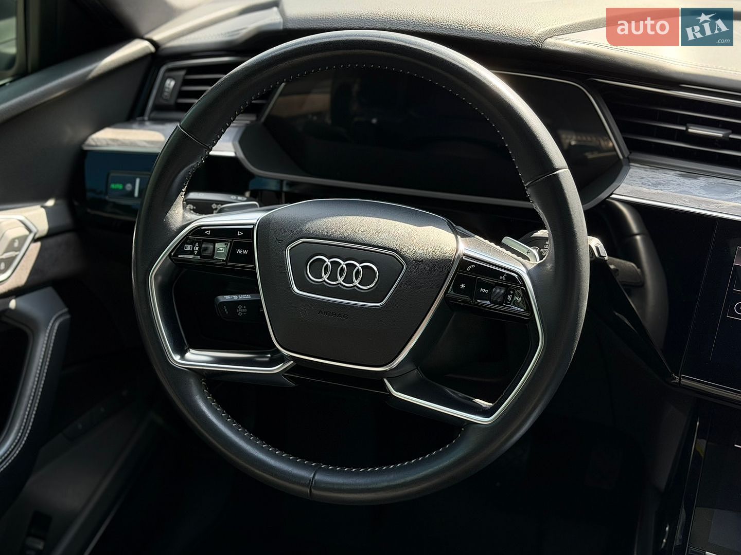 Audi e-tron 2019 VIN WA1VAAGE1KB005834 фото оголошення 23 з 42