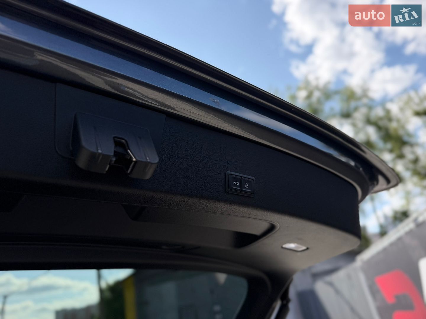 Audi e-tron 2019 VIN WA1VAAGE1KB005834 фото оголошення 32 з 42