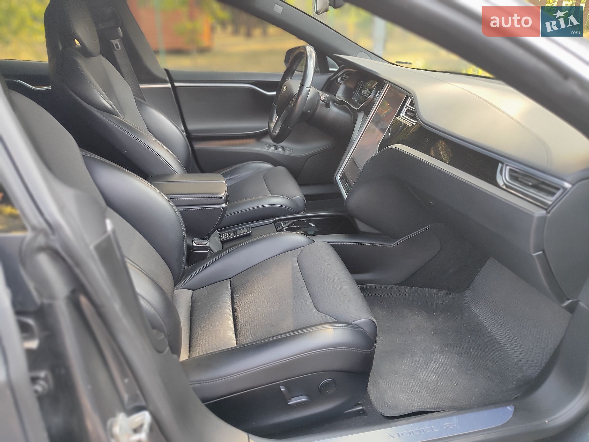 Tesla Model S 2018 VIN 5YJSA1E27JF240011 фото оголошення 10 з 16