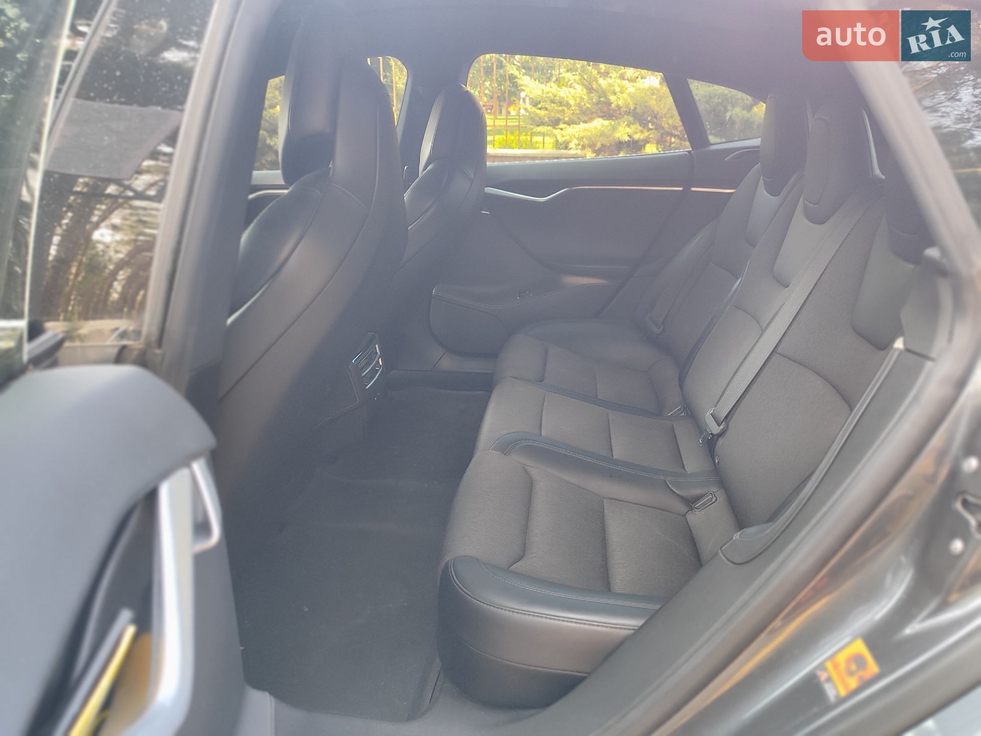 Tesla Model S 2018 VIN 5YJSA1E27JF240011 фото оголошення 9 з 16