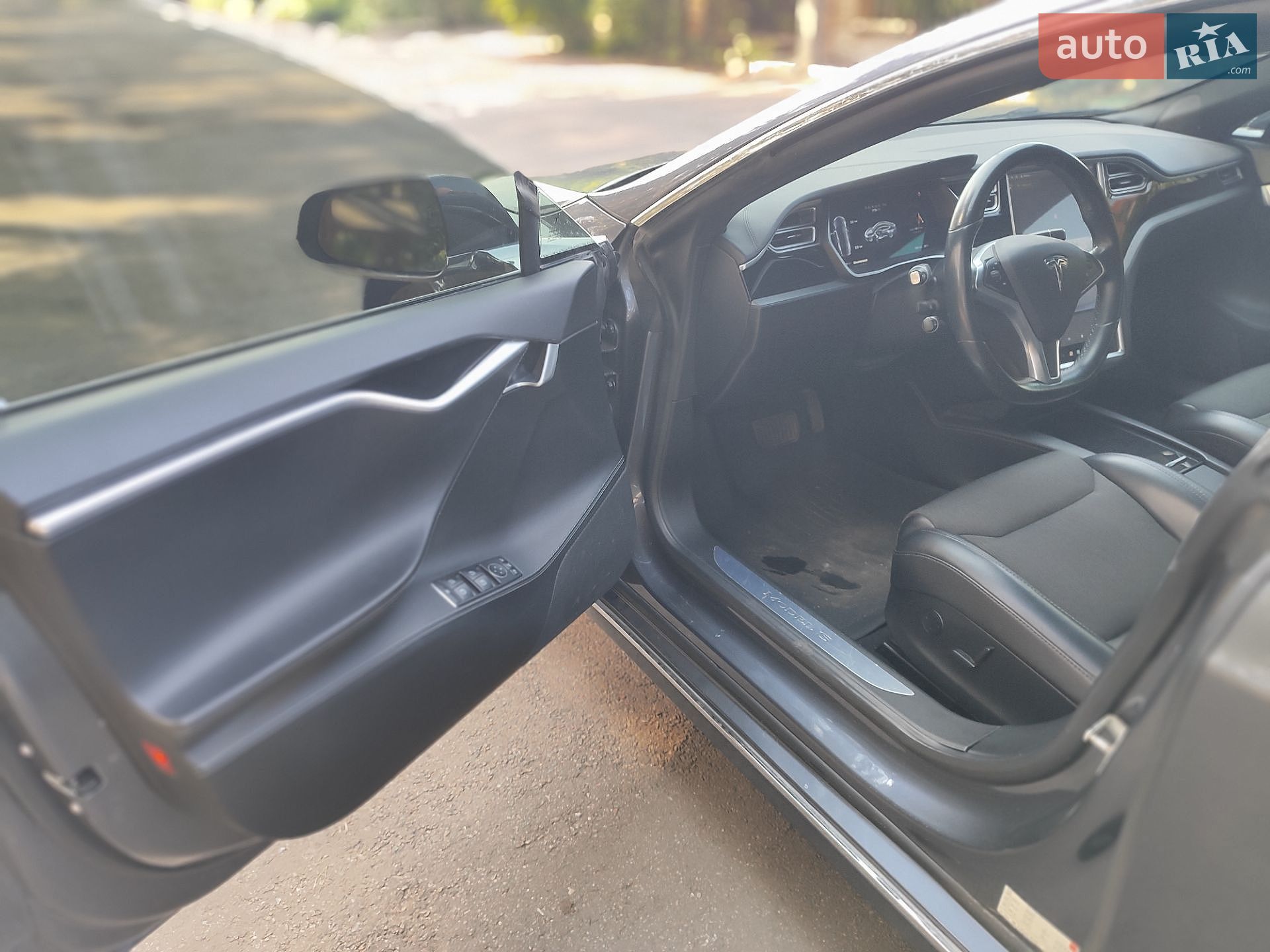 Tesla Model S 2018 VIN 5YJSA1E27JF240011 фото оголошення 6 з 16