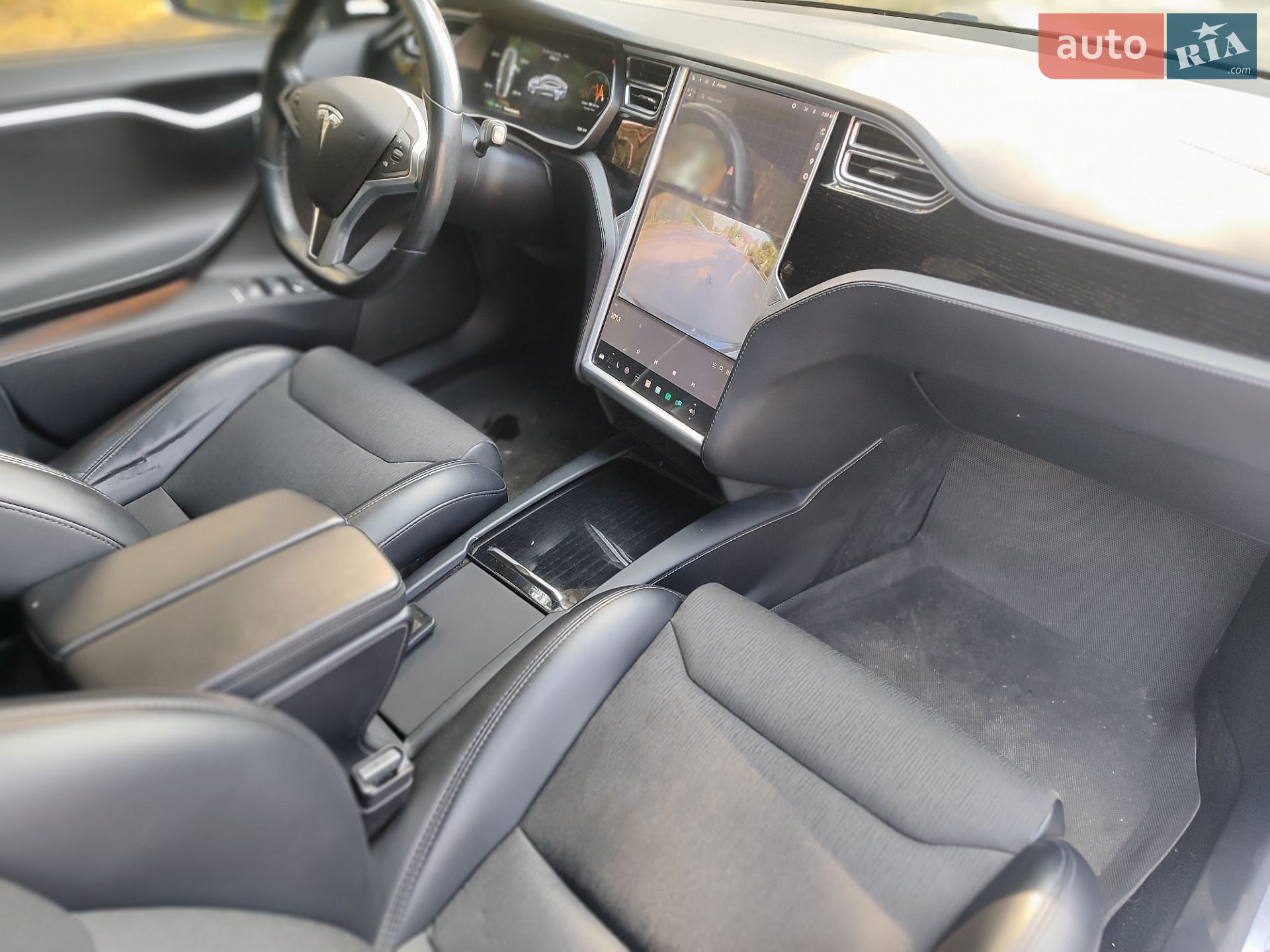 Tesla Model S 2018 VIN 5YJSA1E27JF240011 фото оголошення 11 з 16