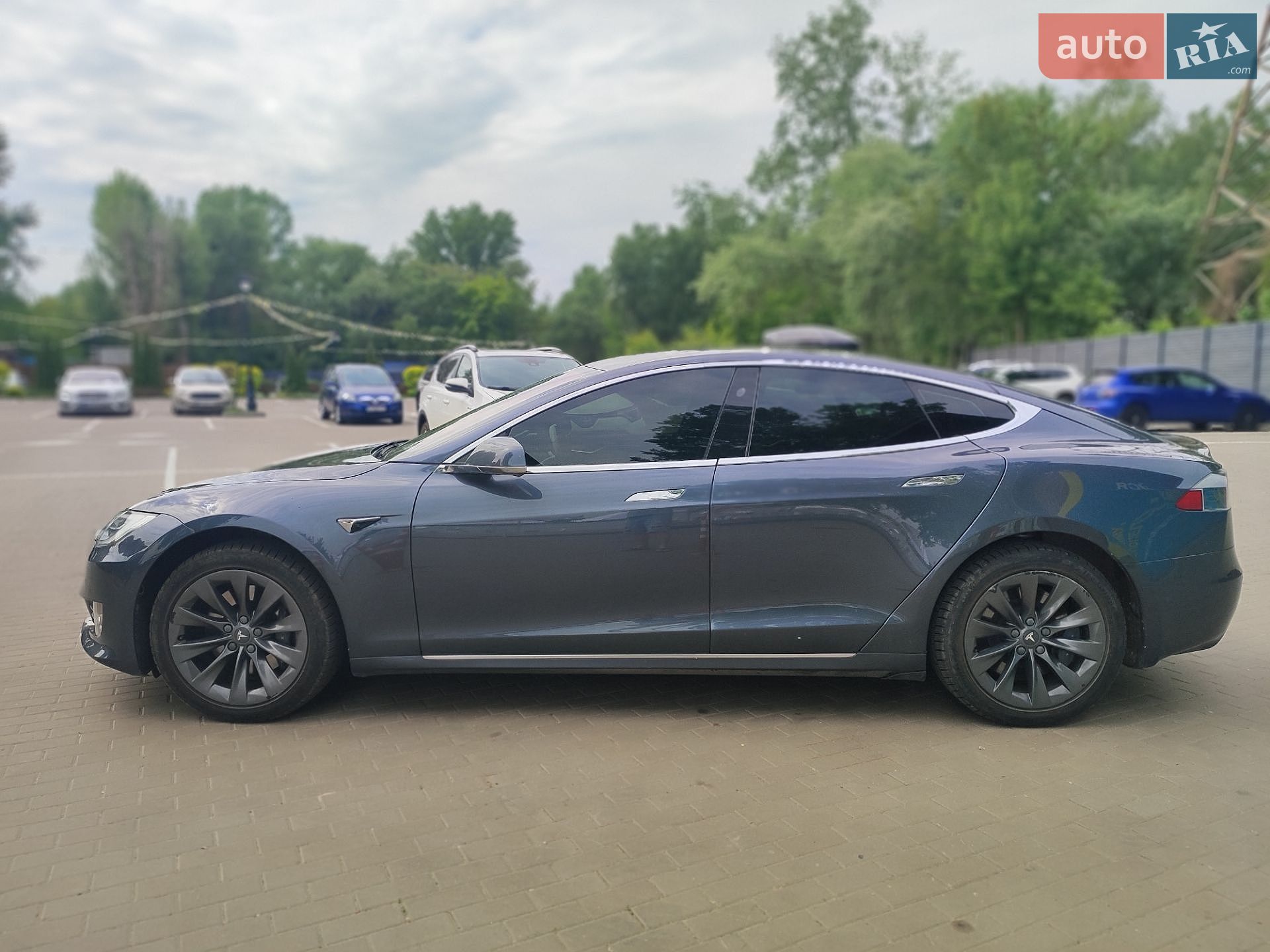 Tesla Model S 2018 VIN 5YJSA1E27JF240011 фото оголошення 13 з 16