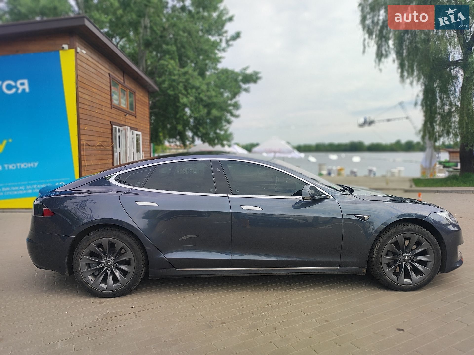 Tesla Model S 2018 VIN 5YJSA1E27JF240011 фото оголошення 14 з 16