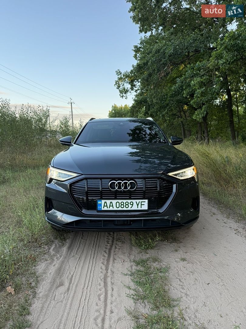 Audi e-tron 2019 VIN WA1VAAGE8KB010044 фото оголошення 2 з 43