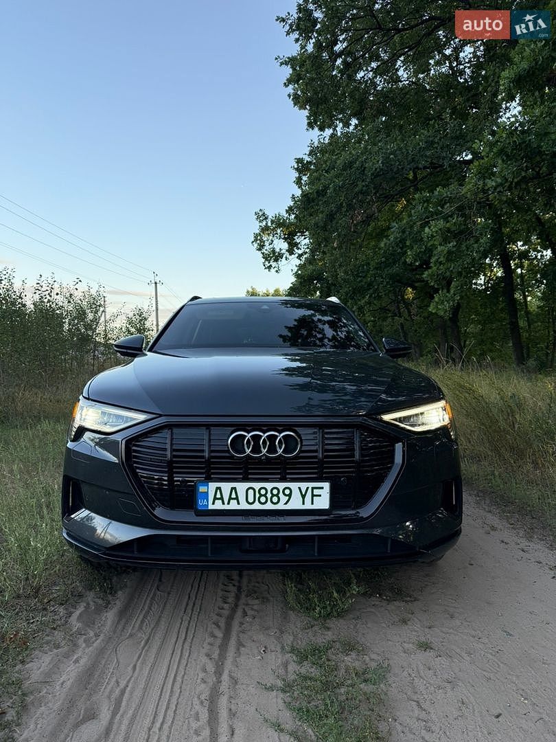Audi e-tron 2019 VIN WA1VAAGE8KB010044 фото оголошення 3 з 43