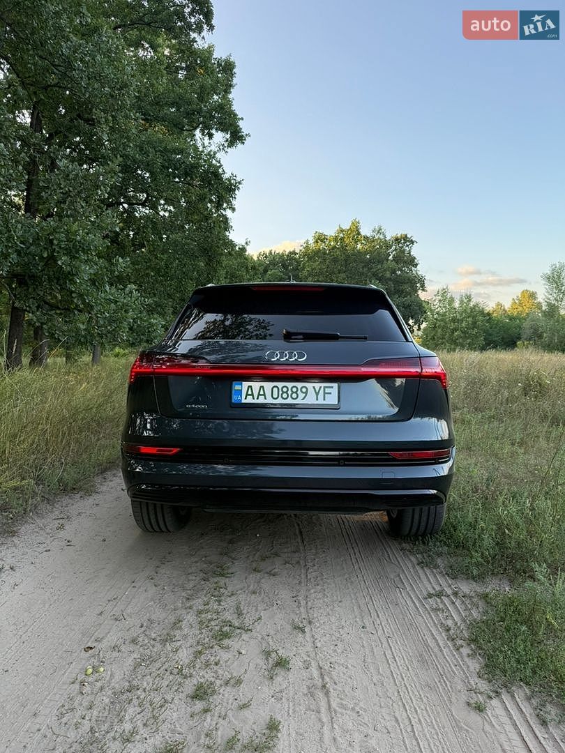 Audi e-tron 2019 VIN WA1VAAGE8KB010044 фото оголошення 5 з 43