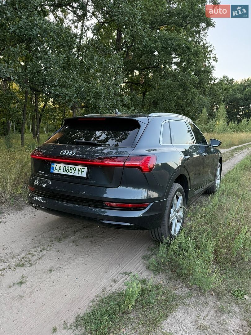 Audi e-tron 2019 VIN WA1VAAGE8KB010044 фото оголошення 6 з 43