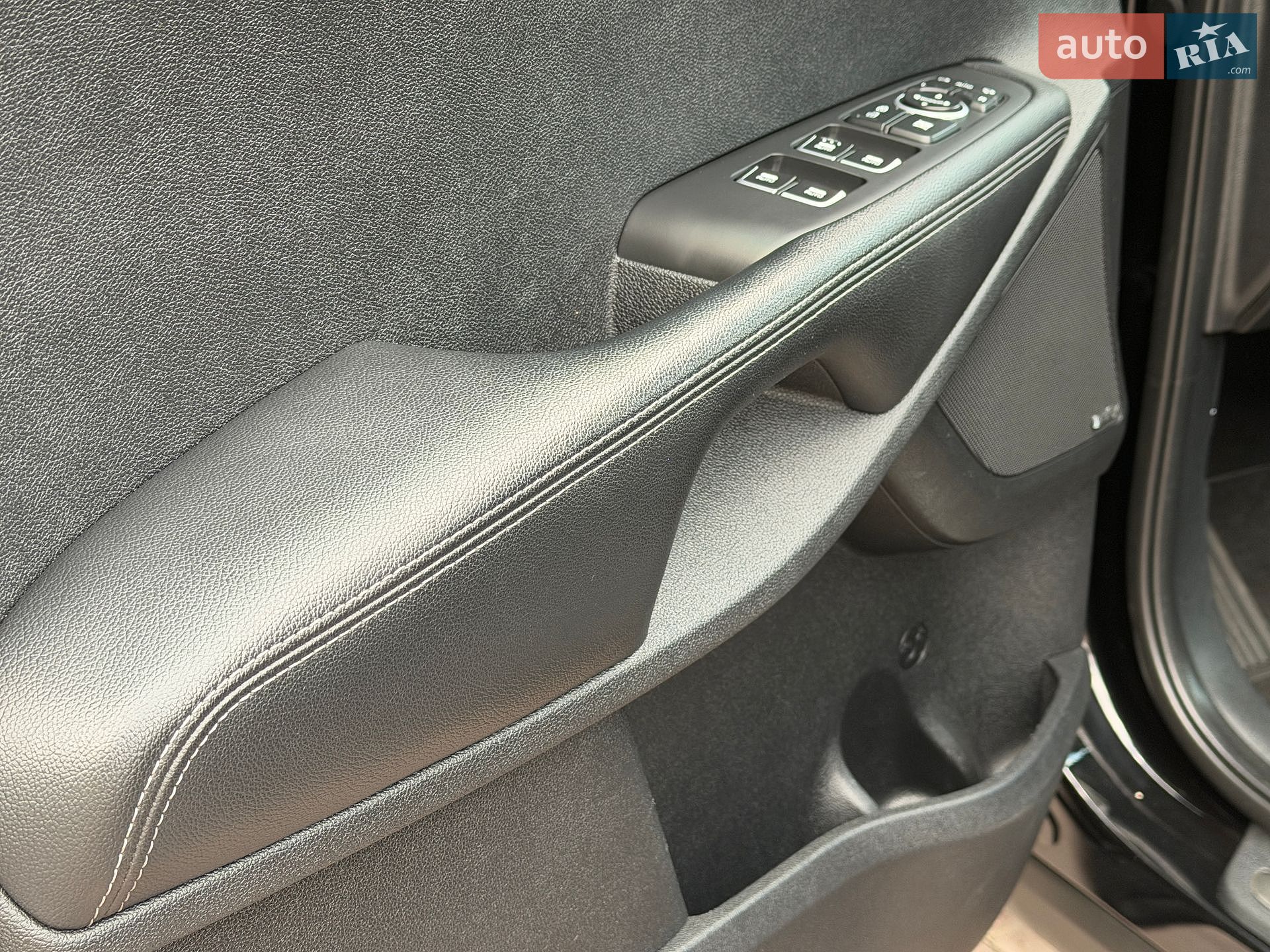 Kia Sorento 2016 VIN KNAPH81BDG5176988 фото оголошення 4 з 99