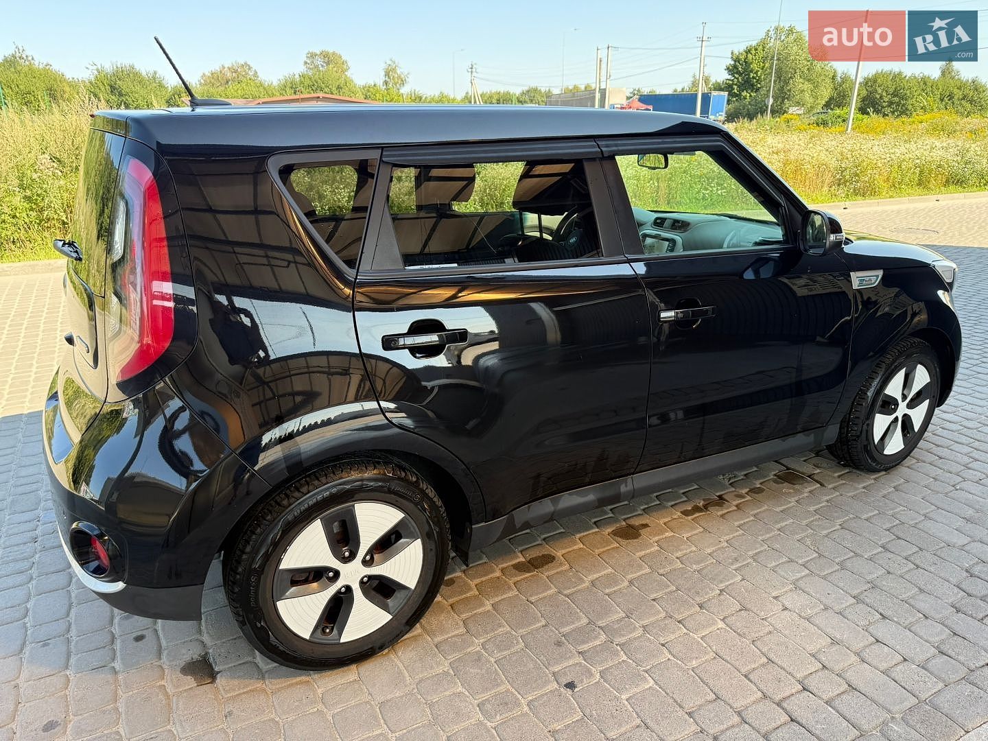 Kia Soul 2018 VIN KNAJX81EFJ7035029 фото оголошення 8 з 89