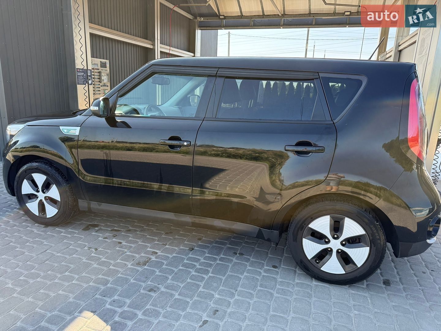 Kia Soul 2018 VIN KNAJX81EFJ7035029 фото оголошення 11 з 89