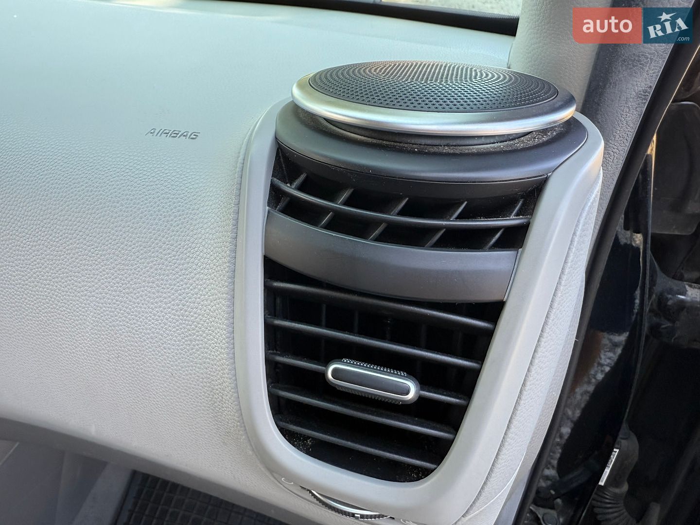 Kia Soul 2018 VIN KNAJX81EFJ7035029 фото оголошення 38 з 89
