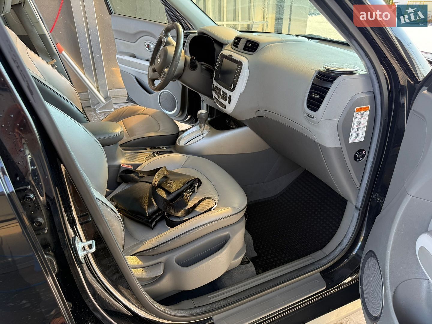 Kia Soul 2018 VIN KNAJX81EFJ7035029 фото оголошення 52 з 89