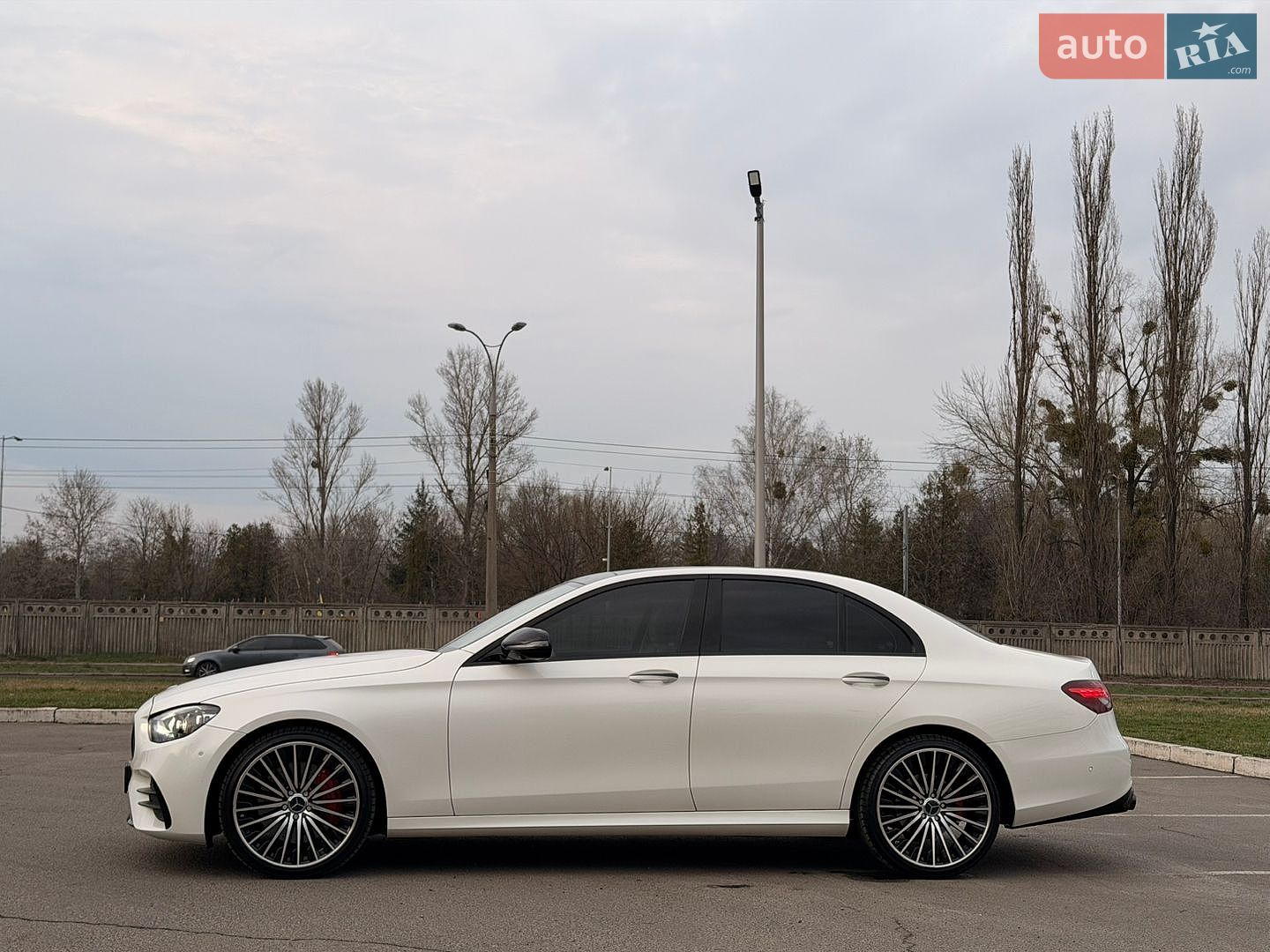 Mercedes-Benz E-Class 2019 VIN WDDZF4JB2KA631882 фото оголошення 2 з 21