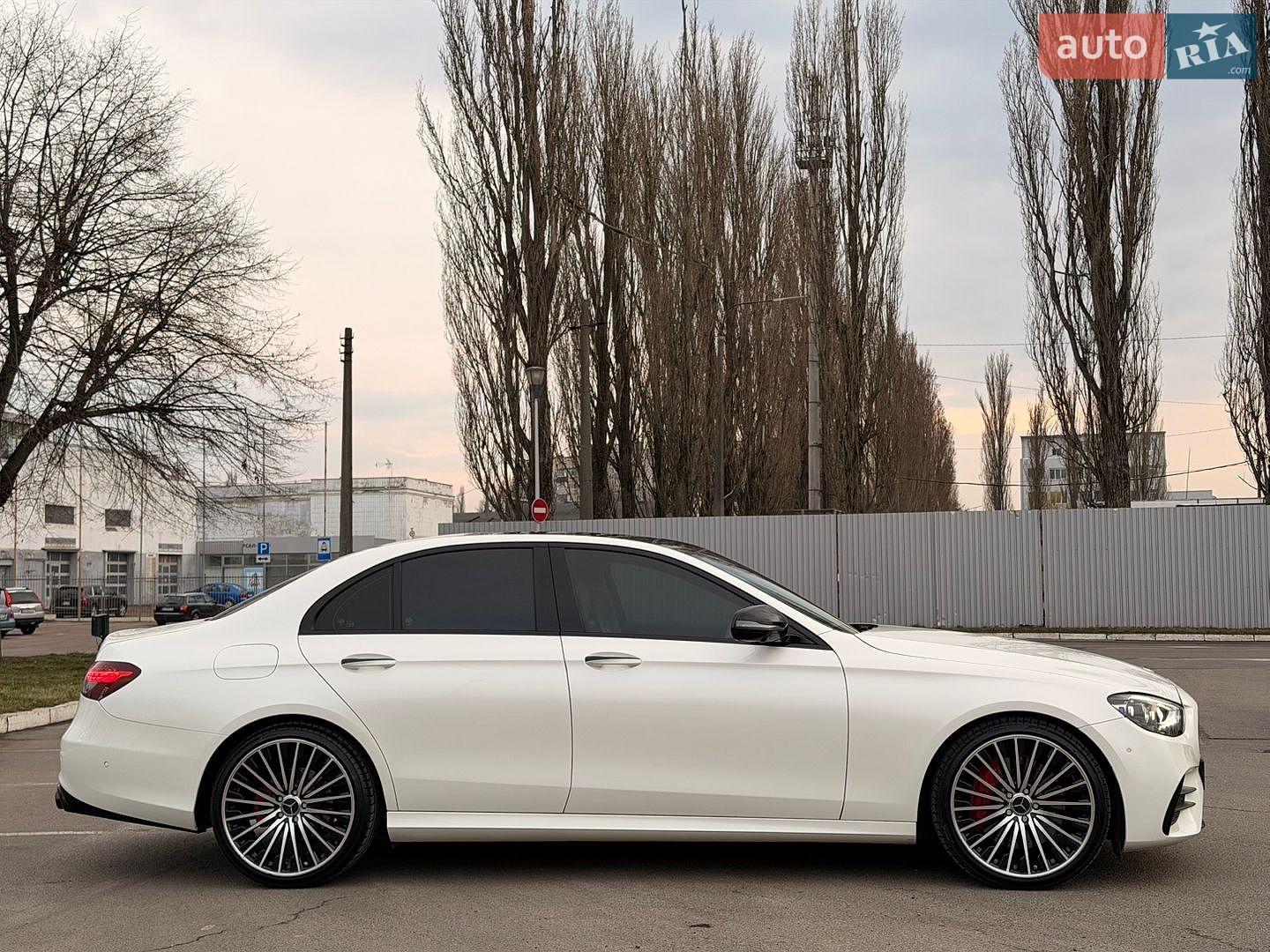 Mercedes-Benz E-Class 2019 VIN WDDZF4JB2KA631882 фото оголошення 8 з 21