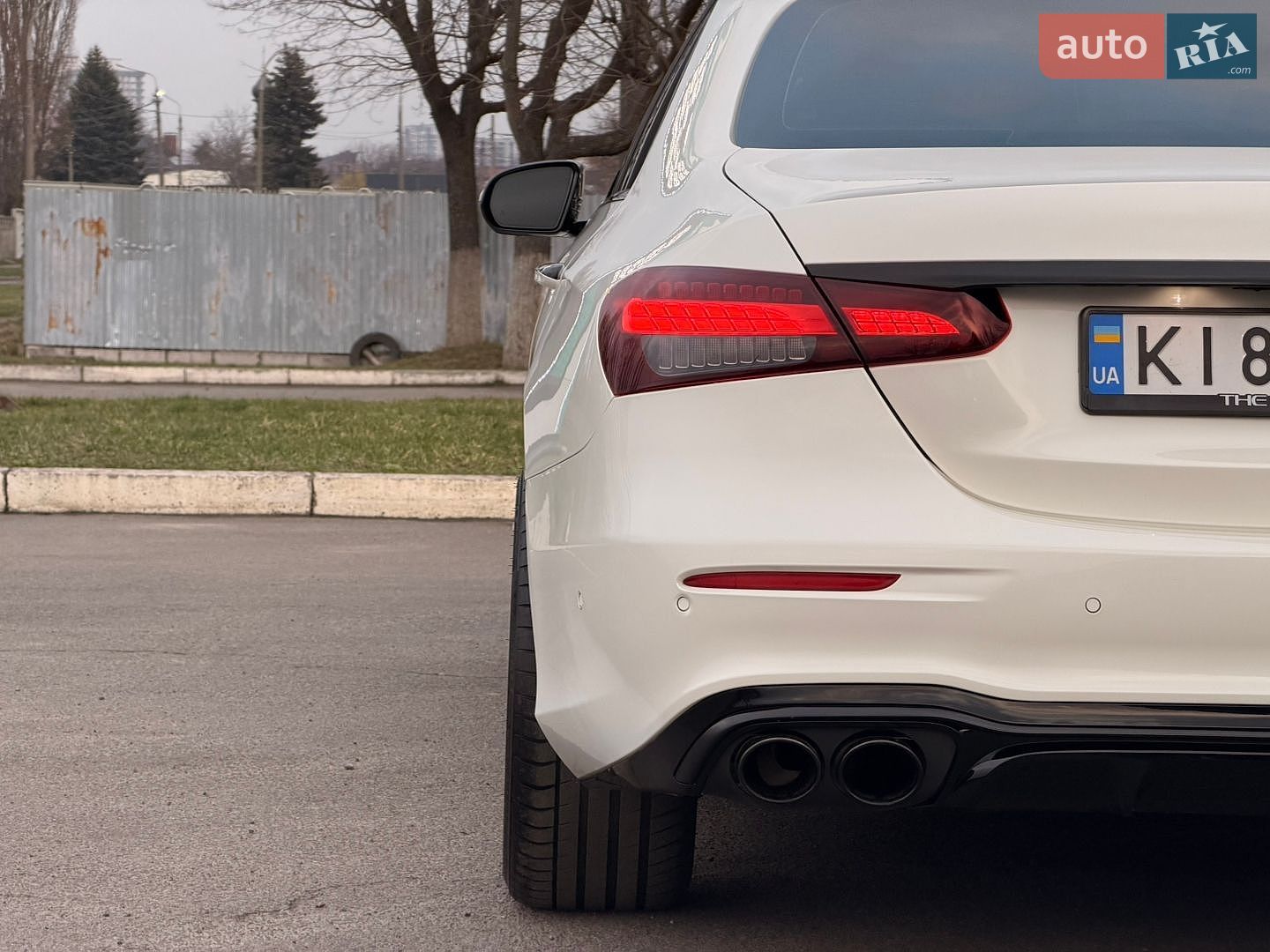 Mercedes-Benz E-Class 2019 VIN WDDZF4JB2KA631882 фото оголошення 4 з 21