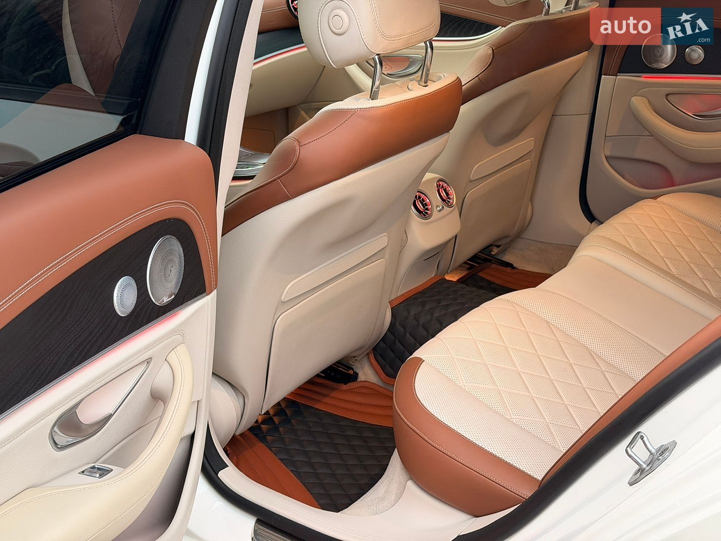 Mercedes-Benz E-Class 2019 VIN WDDZF4JB2KA631882 фото оголошення 18 з 21