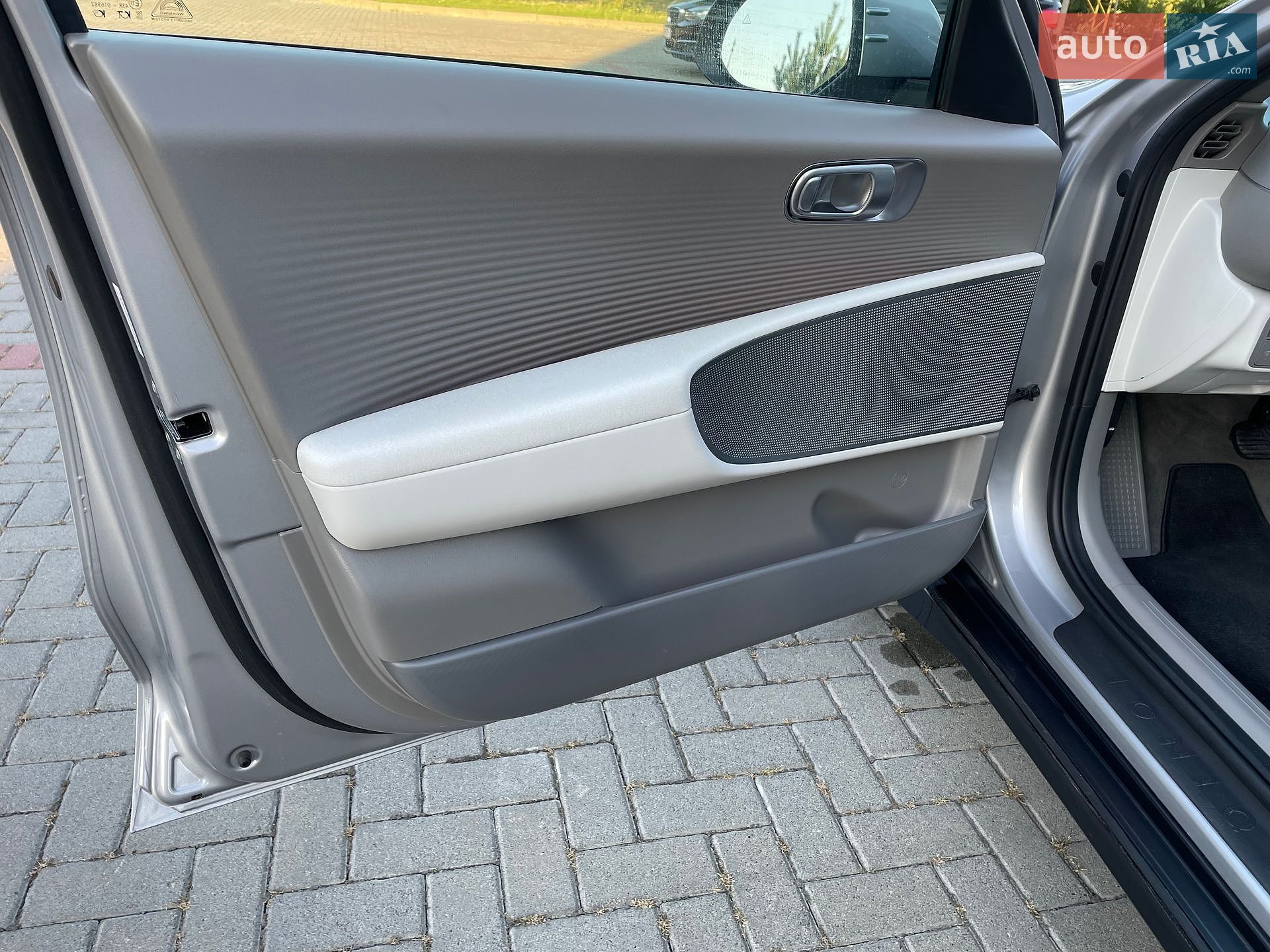 Hyundai Ioniq 6 2023 VIN KMHM34ACXPA051062 фото оголошення 27 з 74