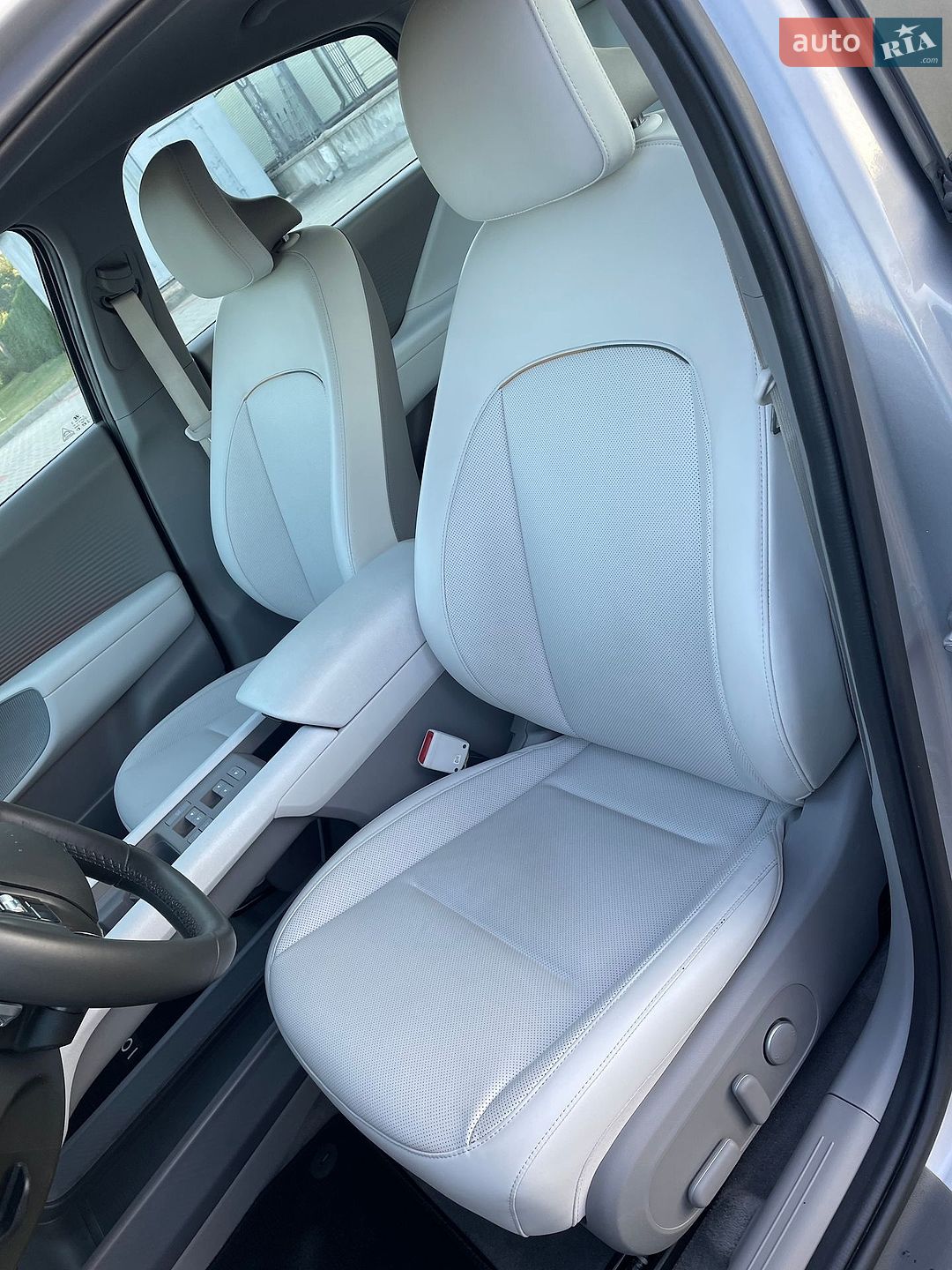 Hyundai Ioniq 6 2023 VIN KMHM34ACXPA051062 фото оголошення 30 з 74