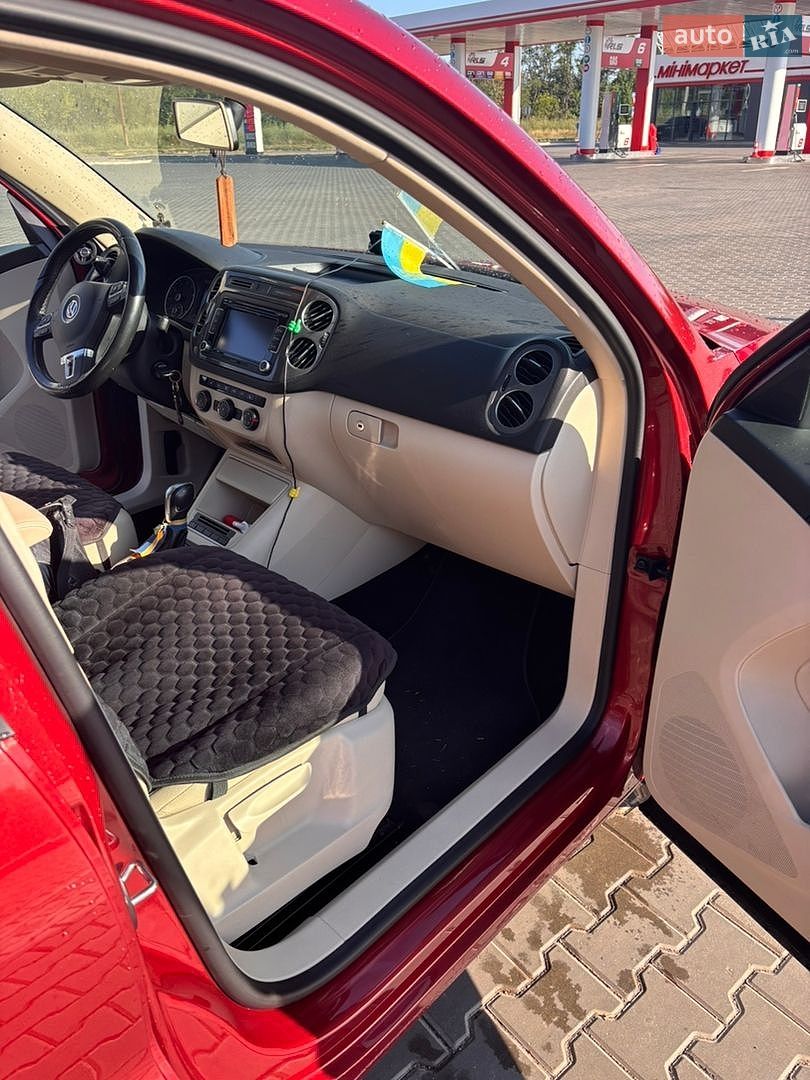 Volkswagen Tiguan 2015 VIN WVGAV7AX5FW024404 фото оголошення 9 з 12