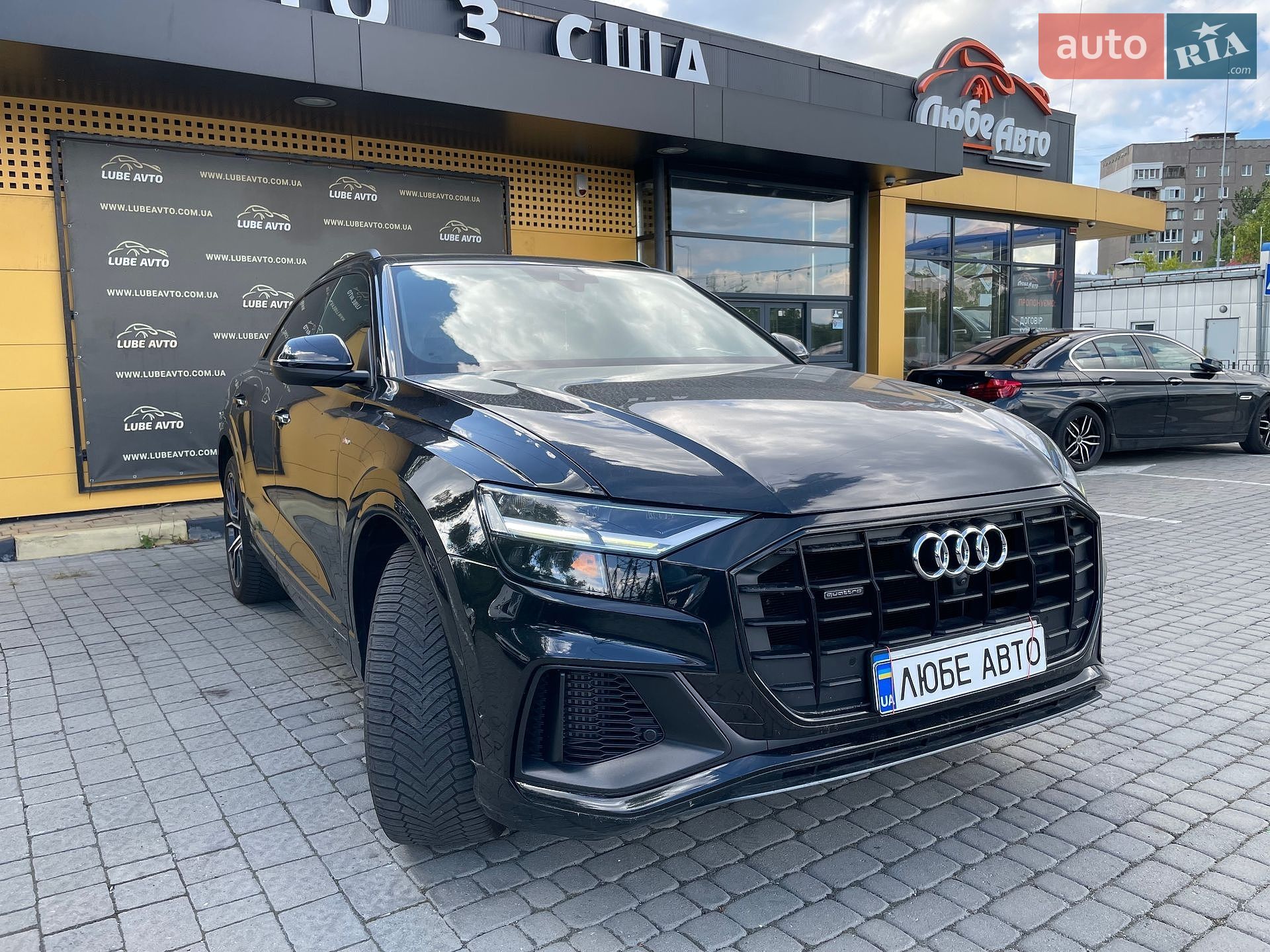 Audi Q8 2021 VIN WA1EVAF15MD036255 фото оголошення 2 з 16