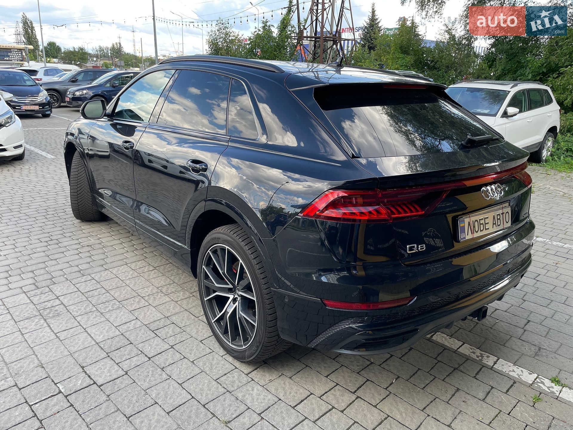 Audi Q8 2021 VIN WA1EVAF15MD036255 фото оголошення 4 з 16