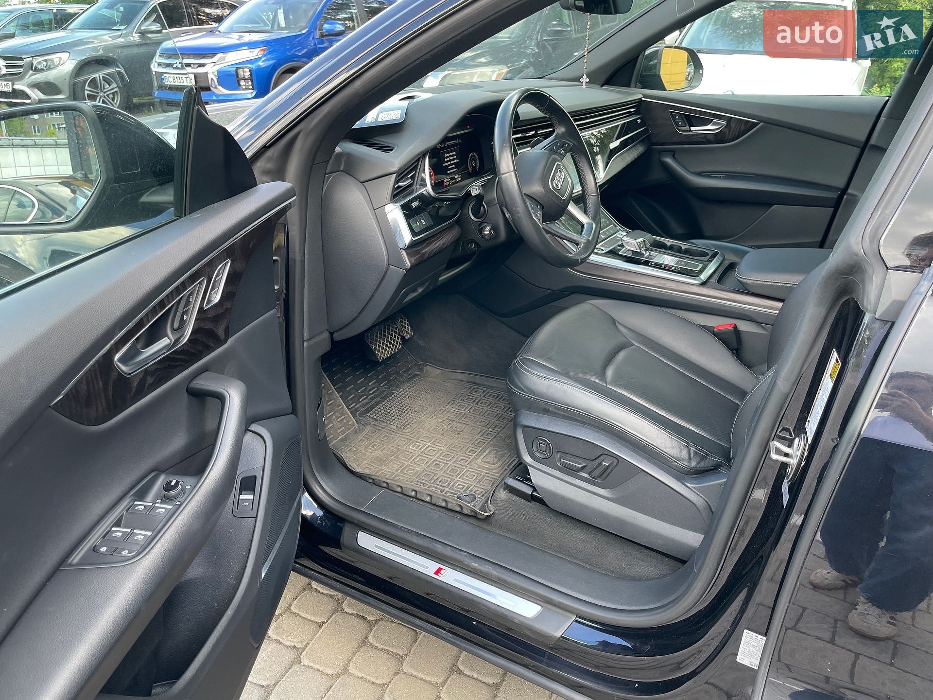 Audi Q8 2021 VIN WA1EVAF15MD036255 фото оголошення 5 з 16
