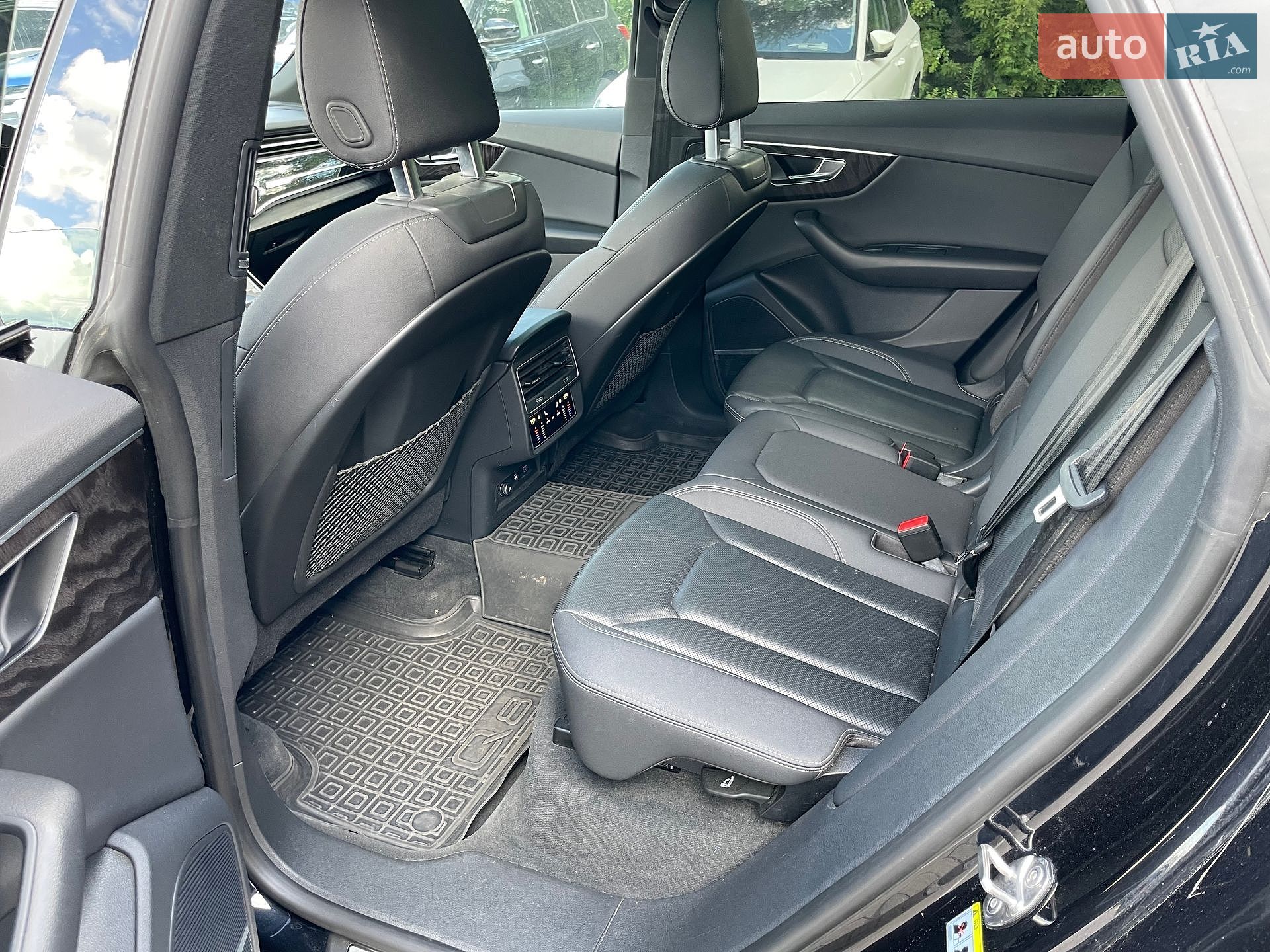 Audi Q8 2021 VIN WA1EVAF15MD036255 фото оголошення 6 з 16