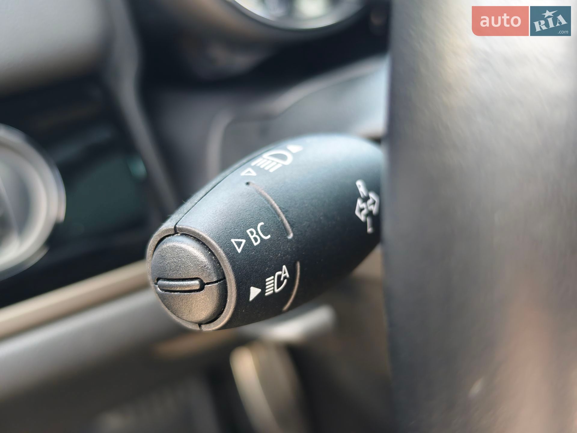 Mini Countryman 2018 VIN WMZYU7C59K3F93949 фото оголошення 26 з 45