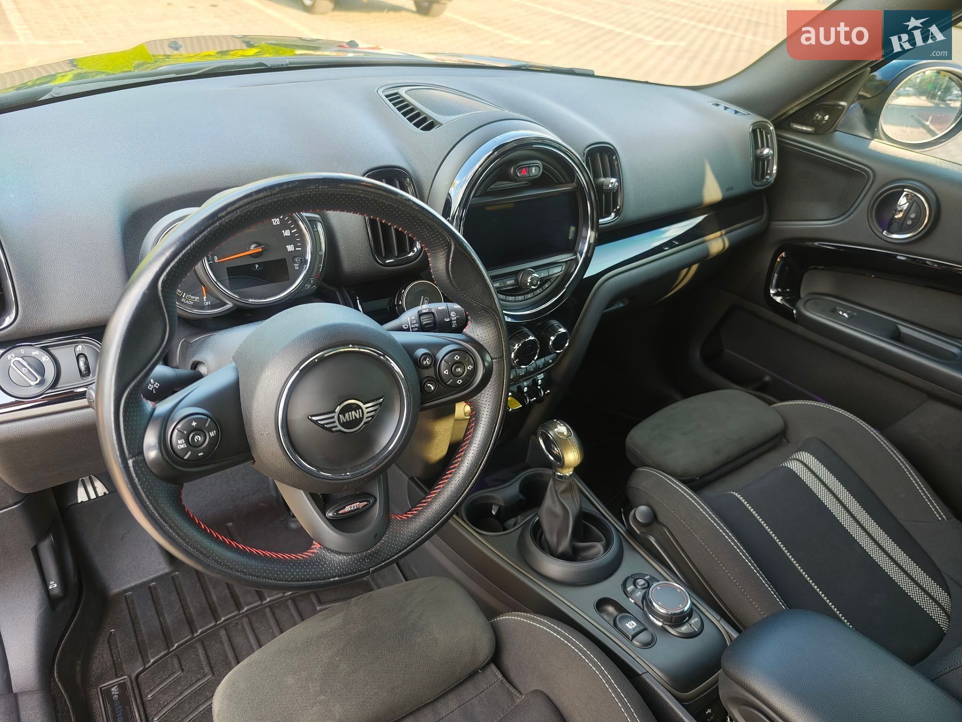 Mini Countryman 2018 VIN WMZYU7C59K3F93949 фото оголошення 24 з 45